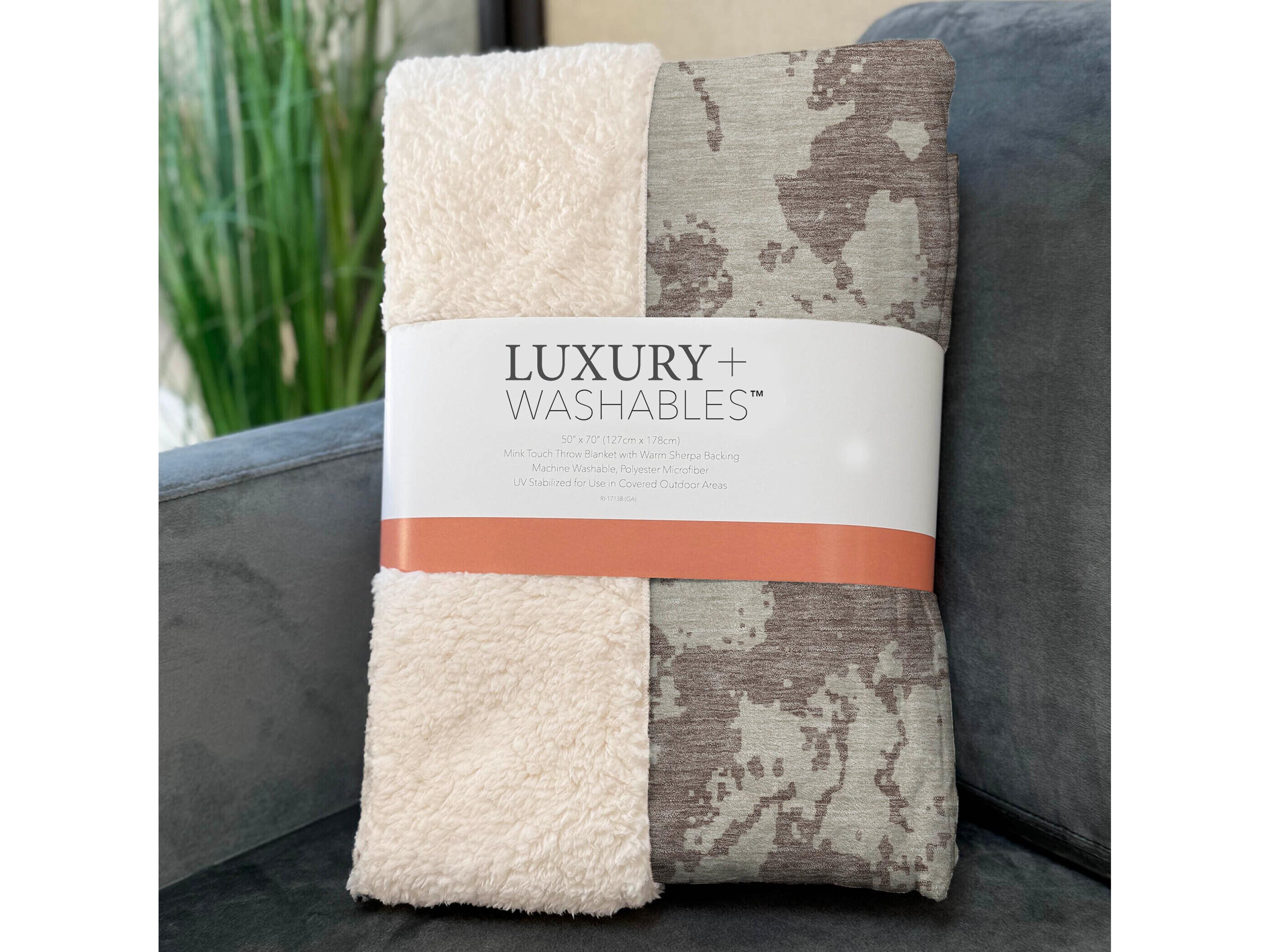 Dalyn Sherpa Brown Polyester Throw