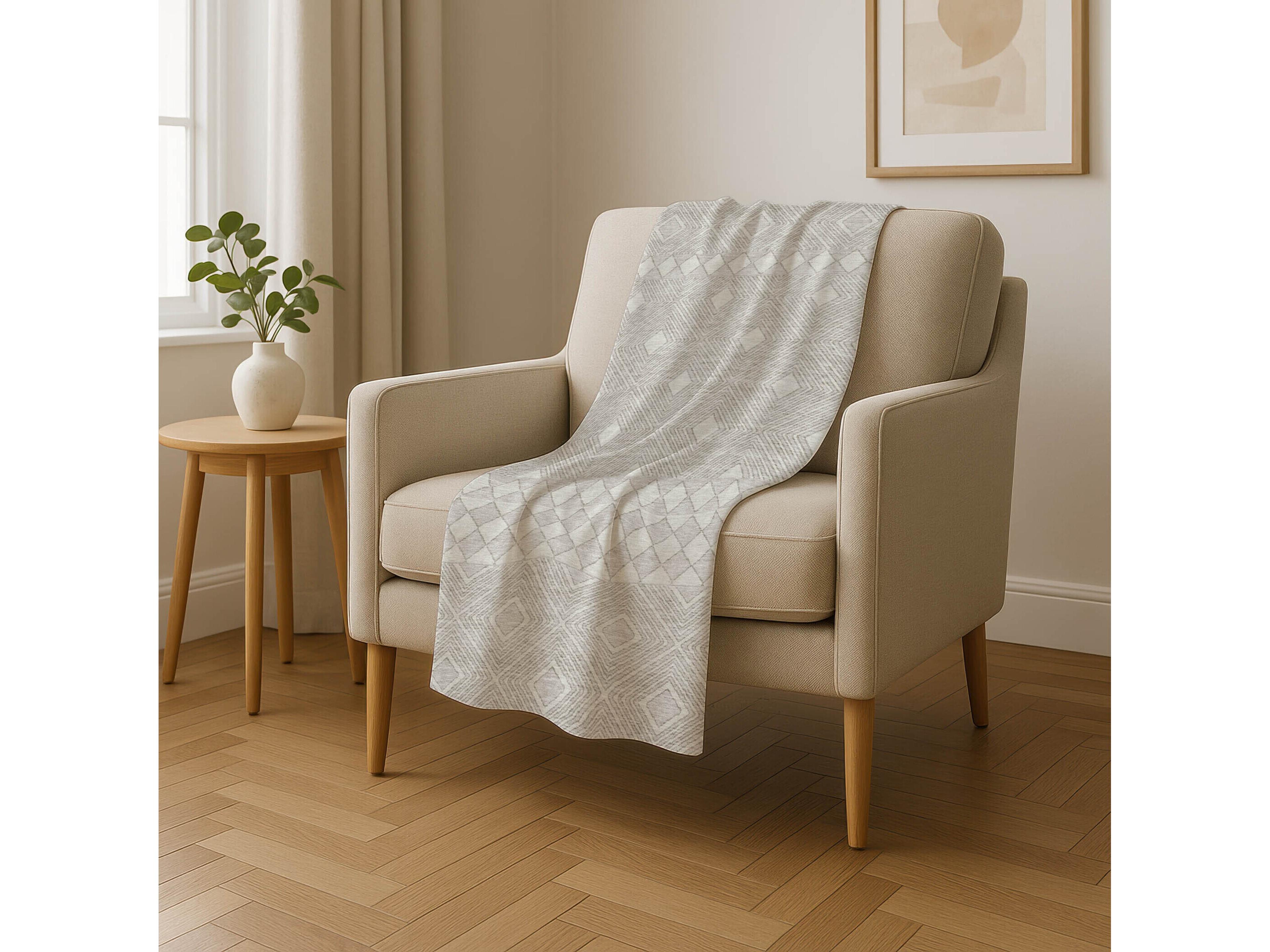 Dalyn Sherpa Ivory Polyester Throw