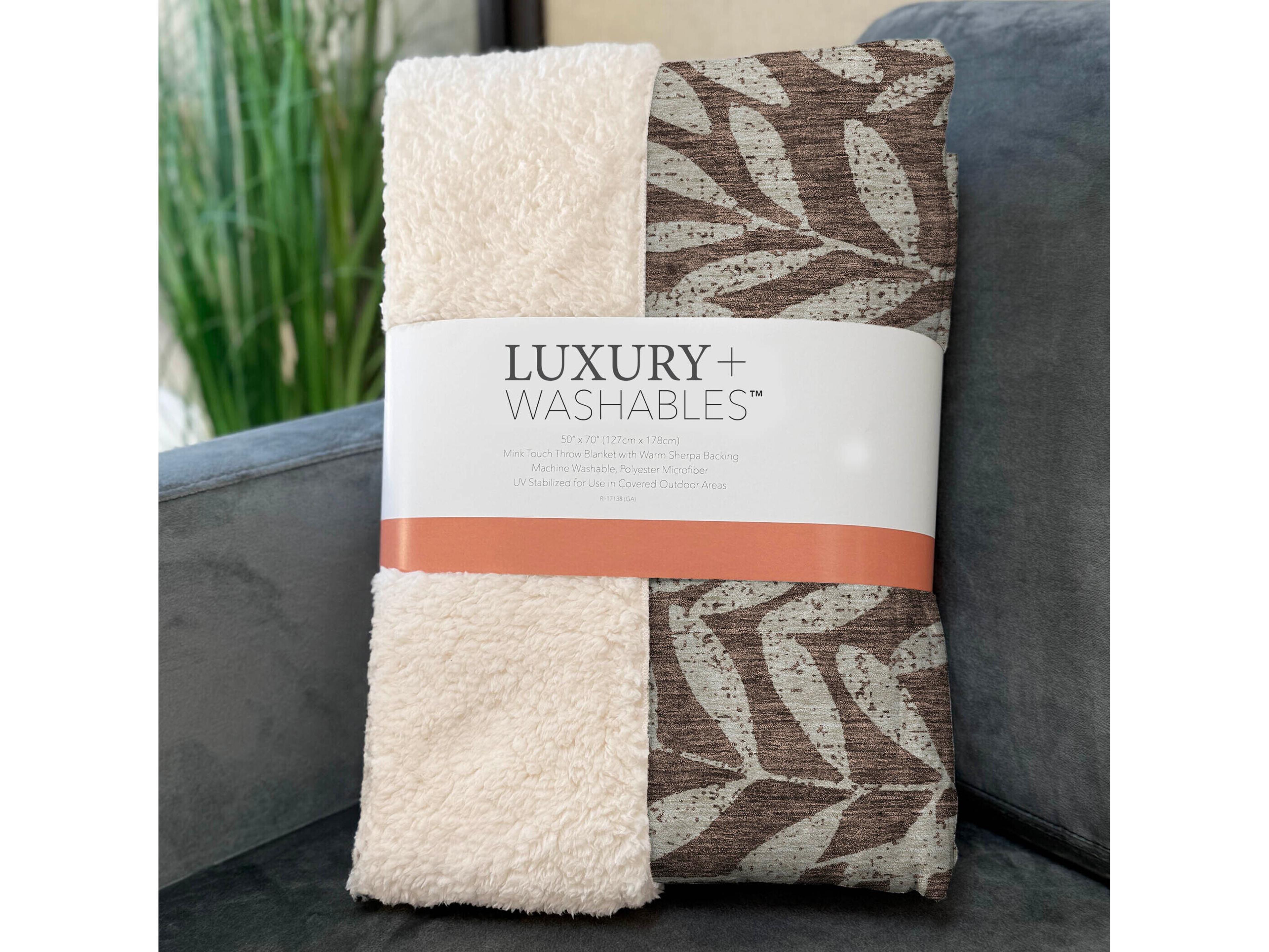 Dalyn Sherpa Brown Polyester Throw