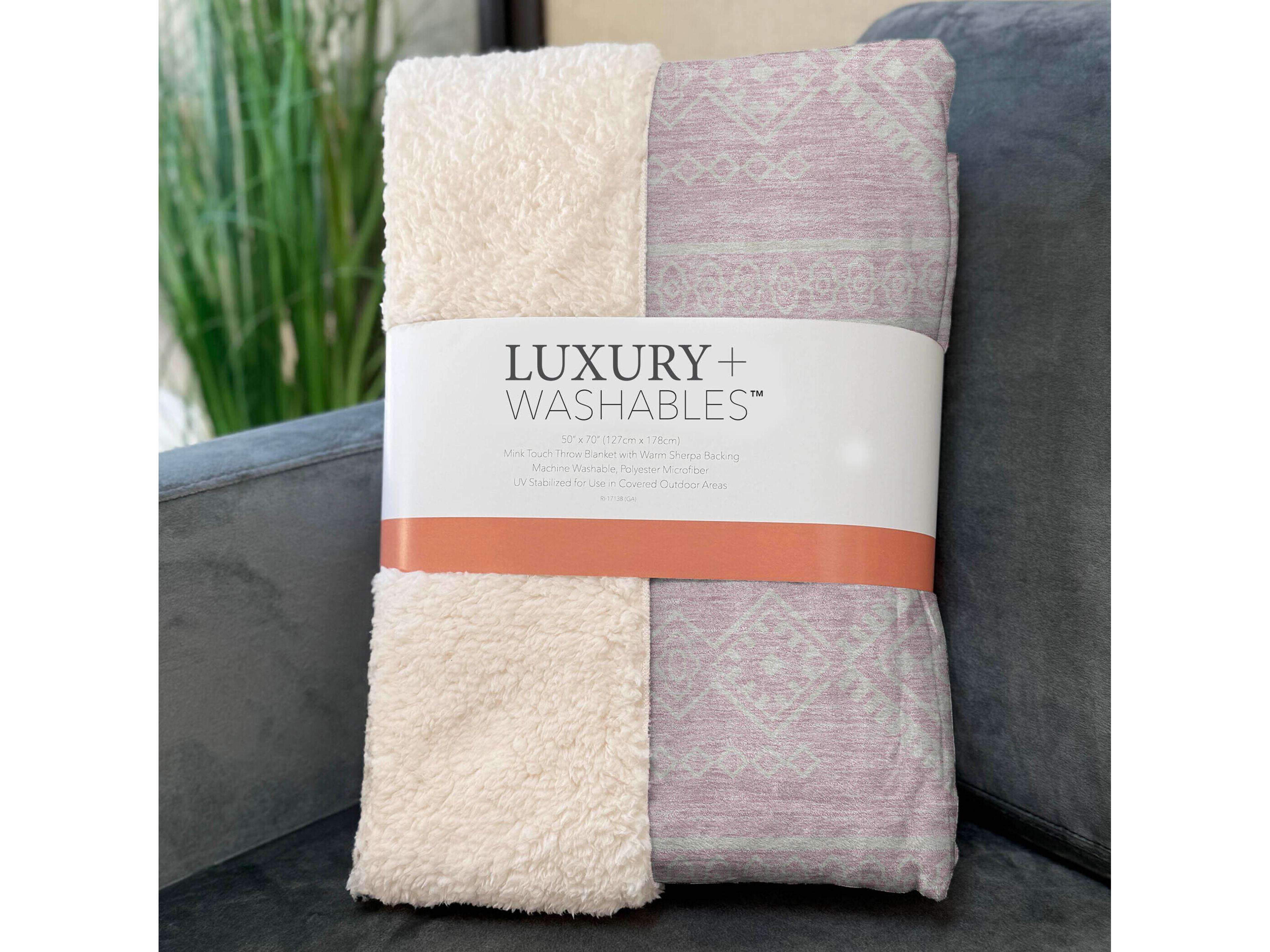 Dalyn Sherpa Pink Polyester Throw