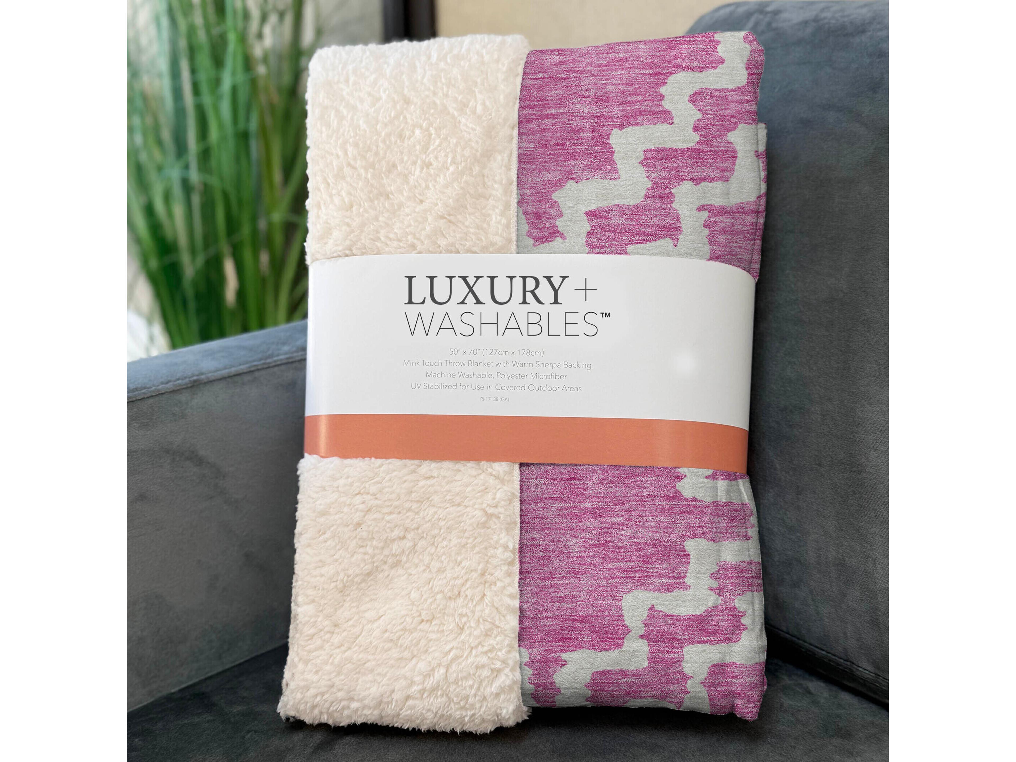 Dalyn Sherpa Pink Polyester Throw