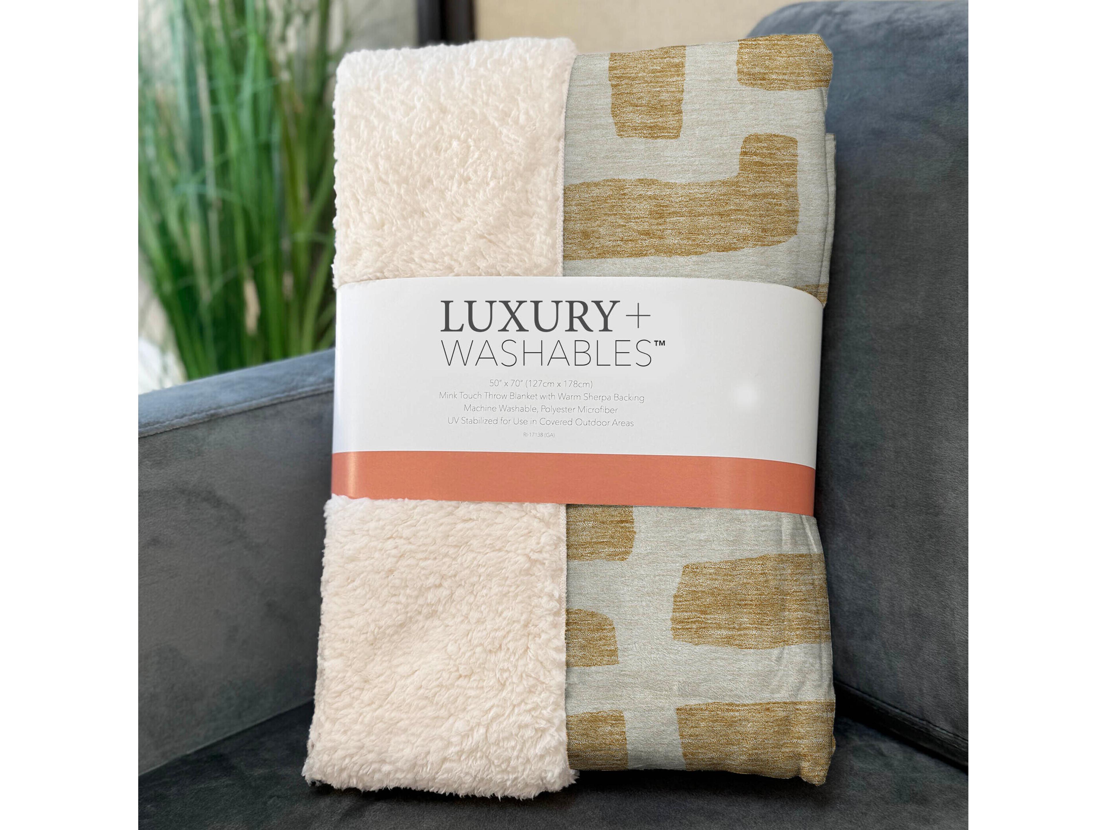 Dalyn Sherpa Gold Polyester Throw