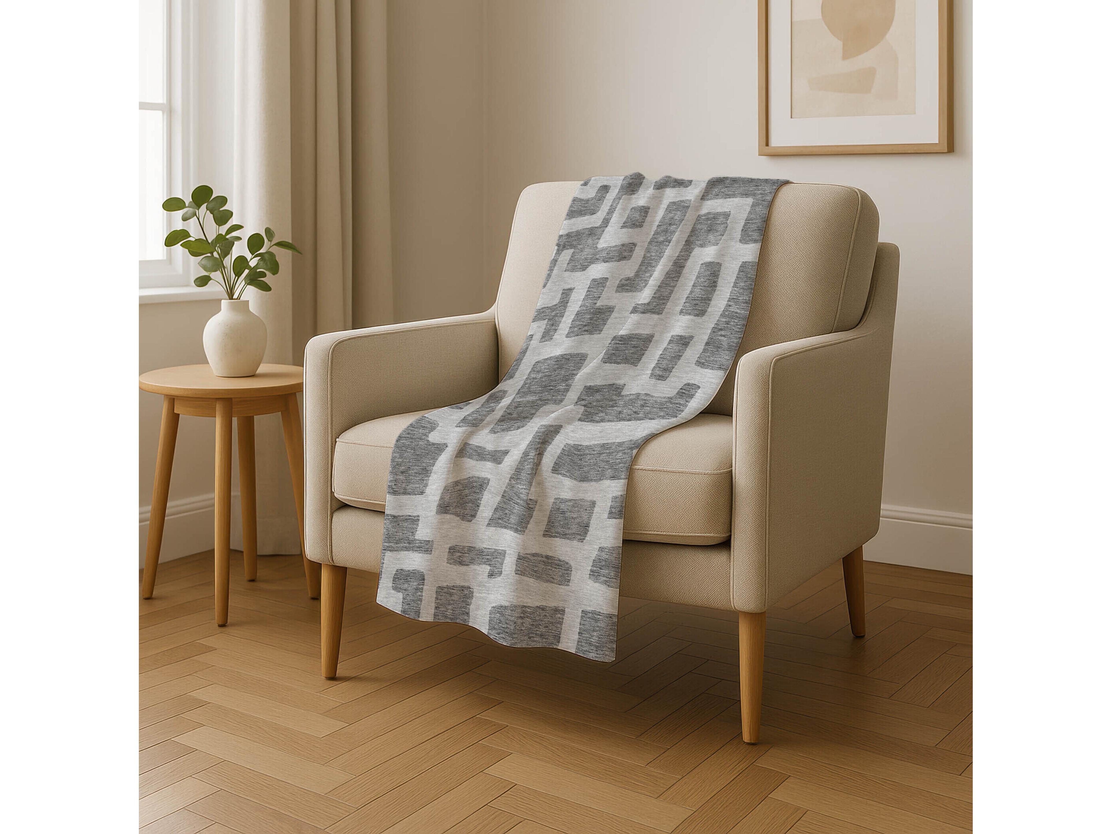 Dalyn Sherpa Gray Polyester Throw