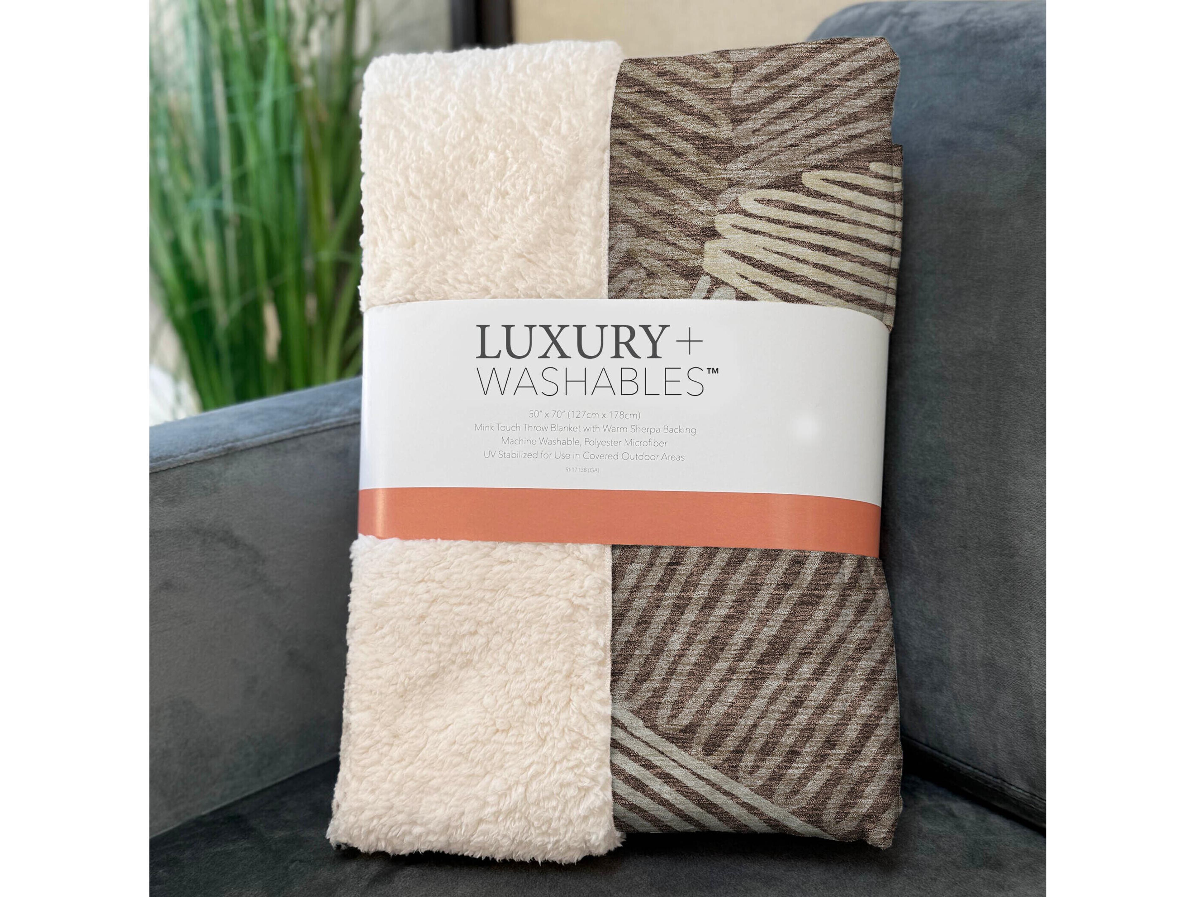 Dalyn Sherpa Brown Polyester Throw