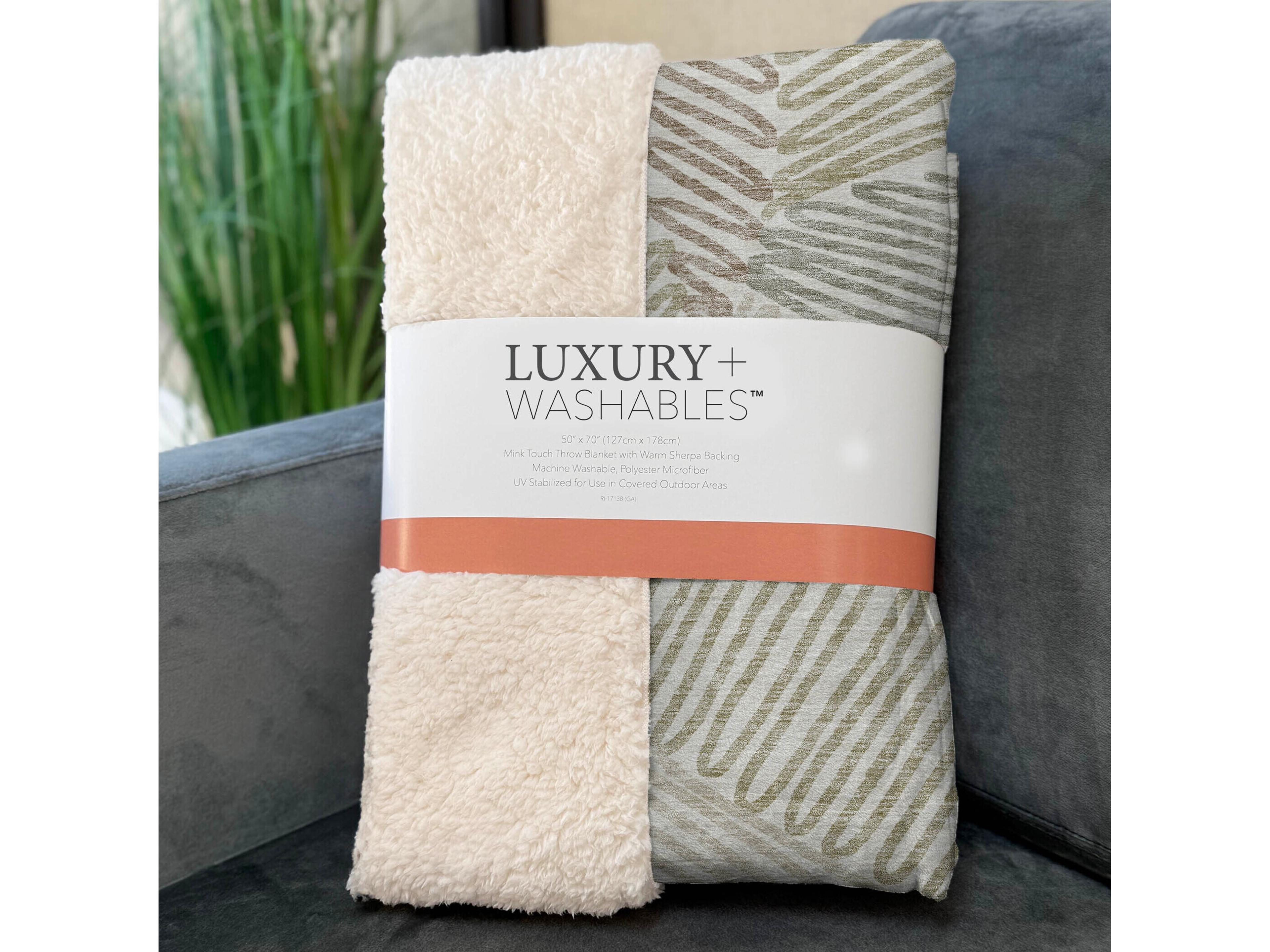Dalyn Sherpa Ivory Polyester Throw