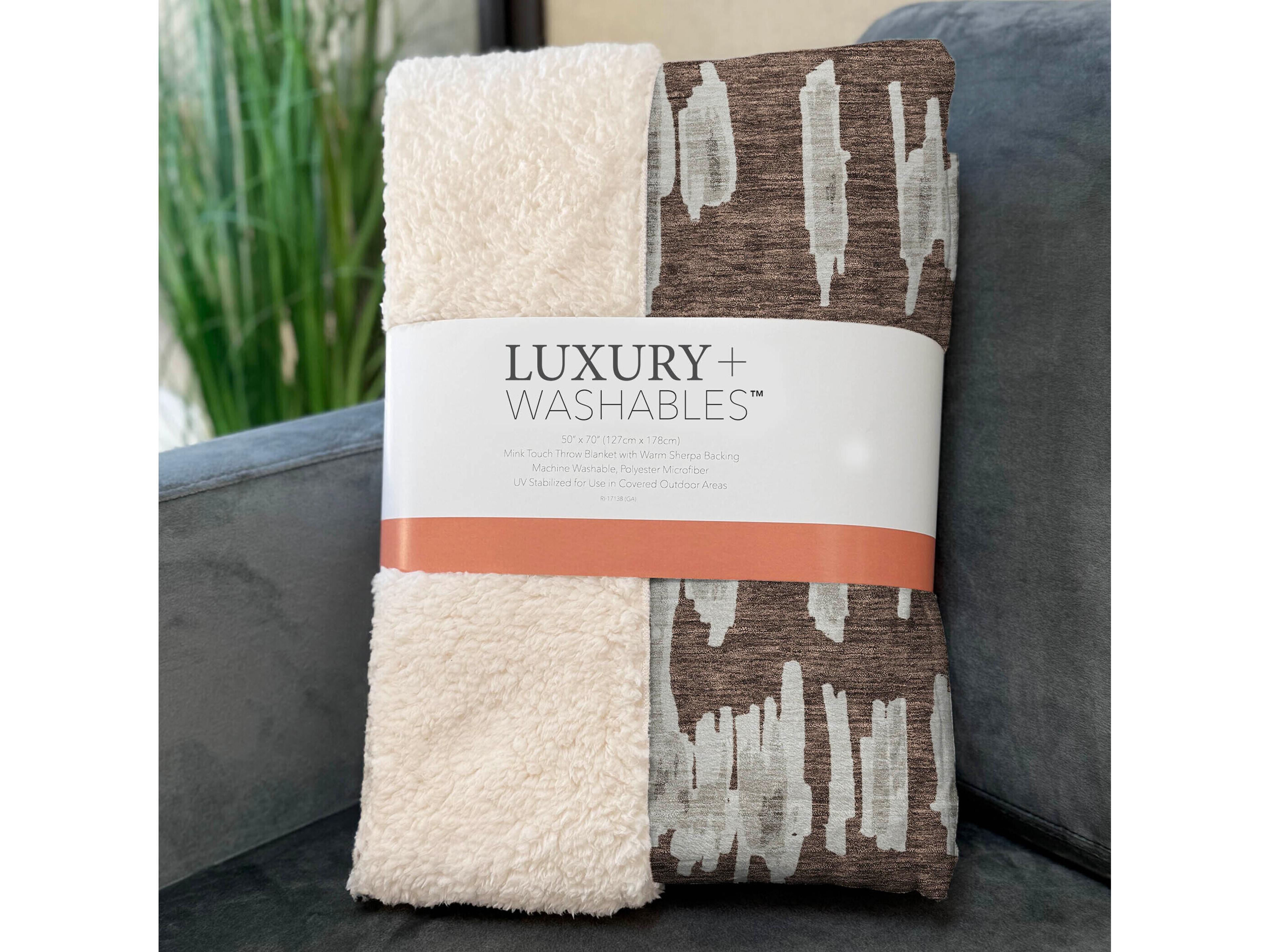 Dalyn Sherpa Brown Polyester Throw