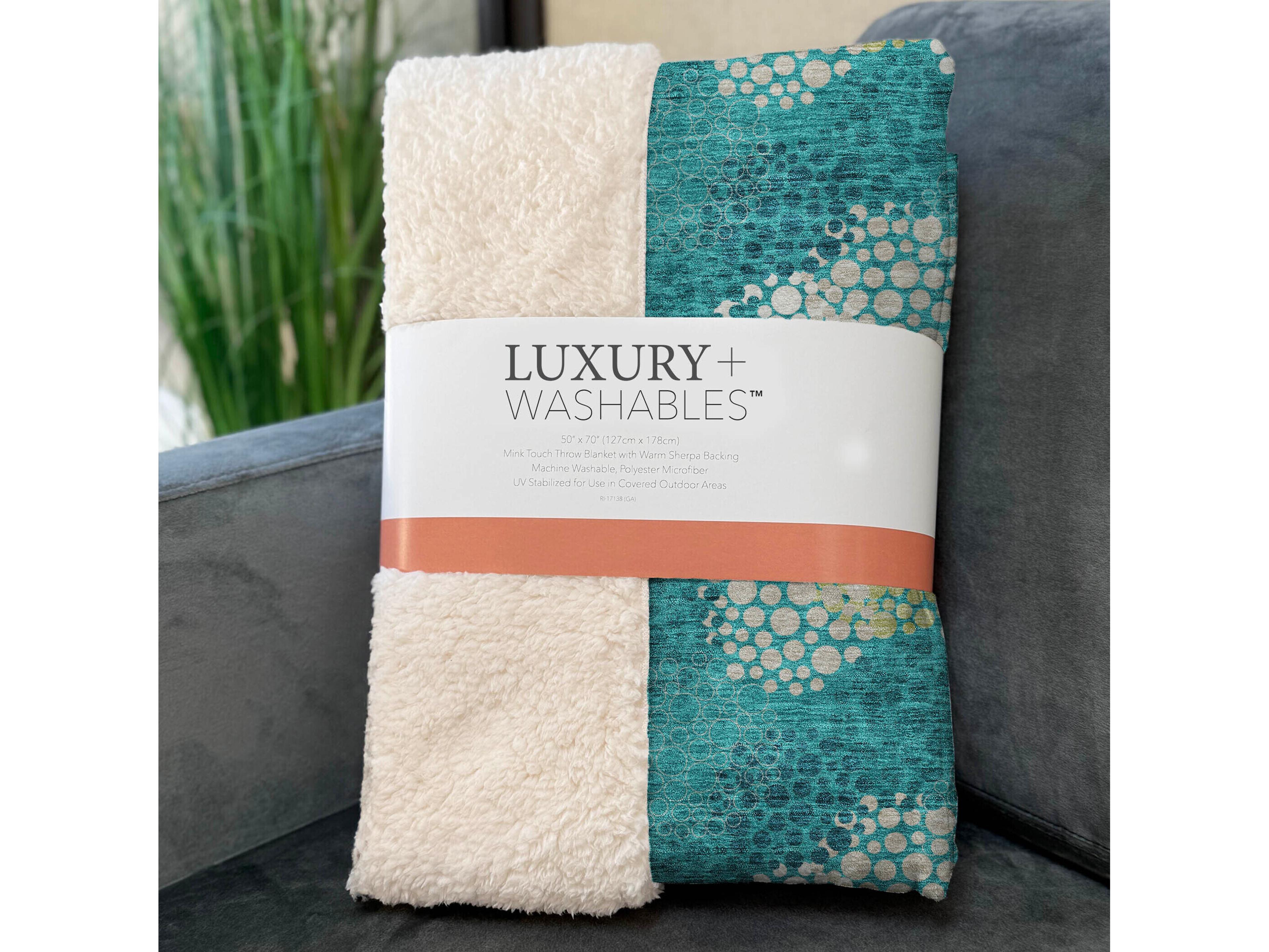 Dalyn Sherpa Green Polyester Throw