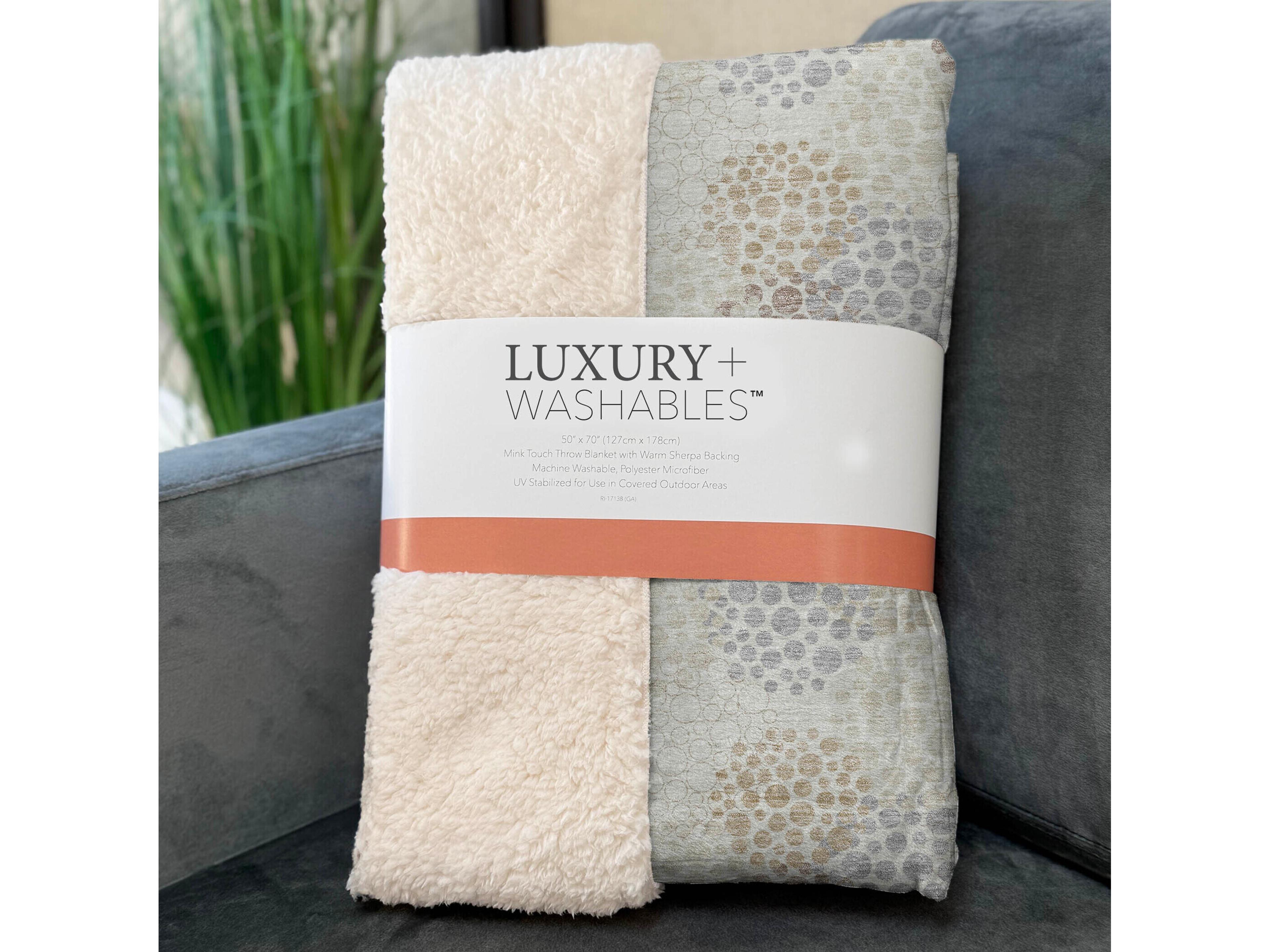 Dalyn Sherpa Ivory Polyester Throw