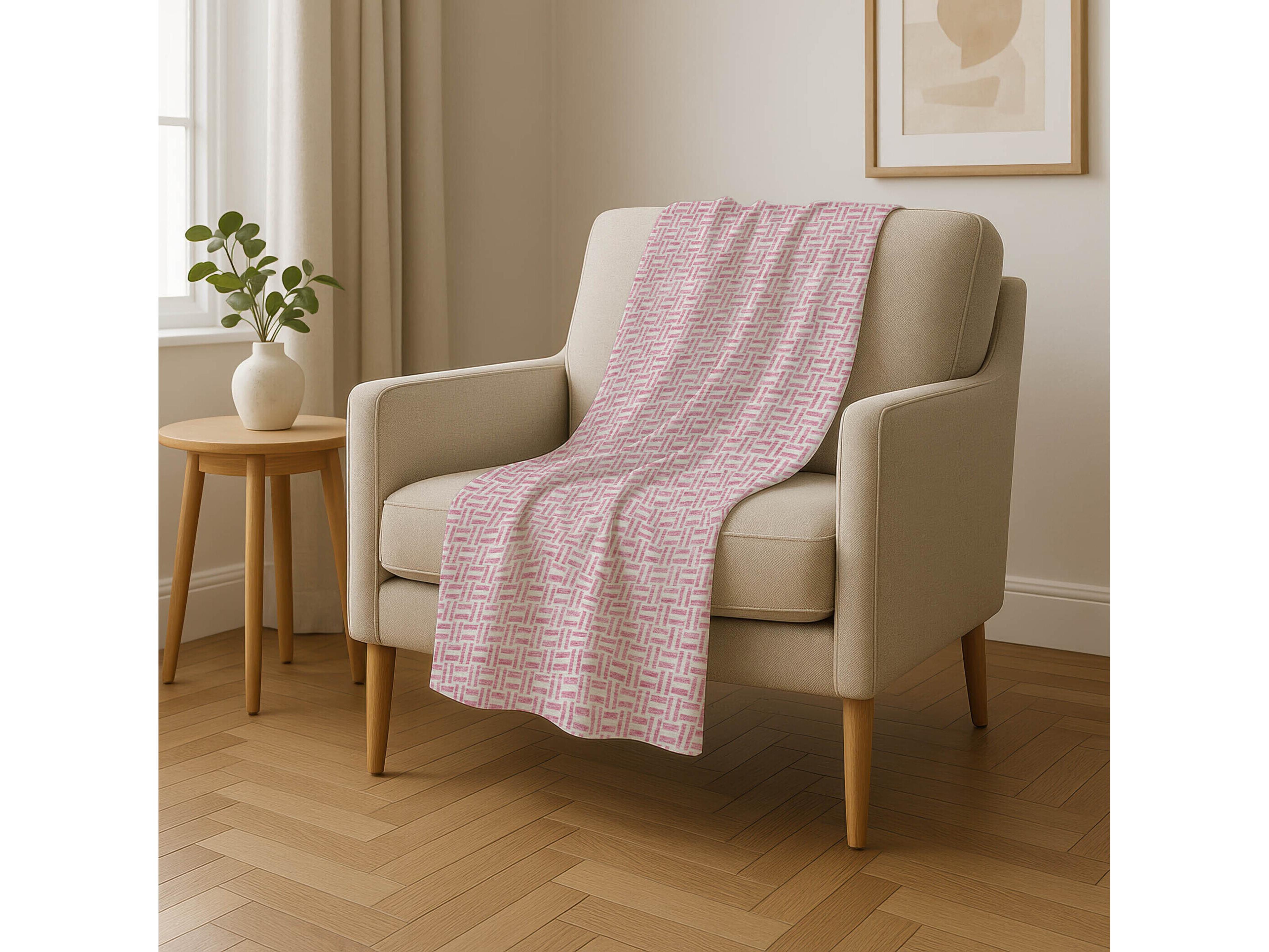 Dalyn Sherpa Pink Polyester Throw