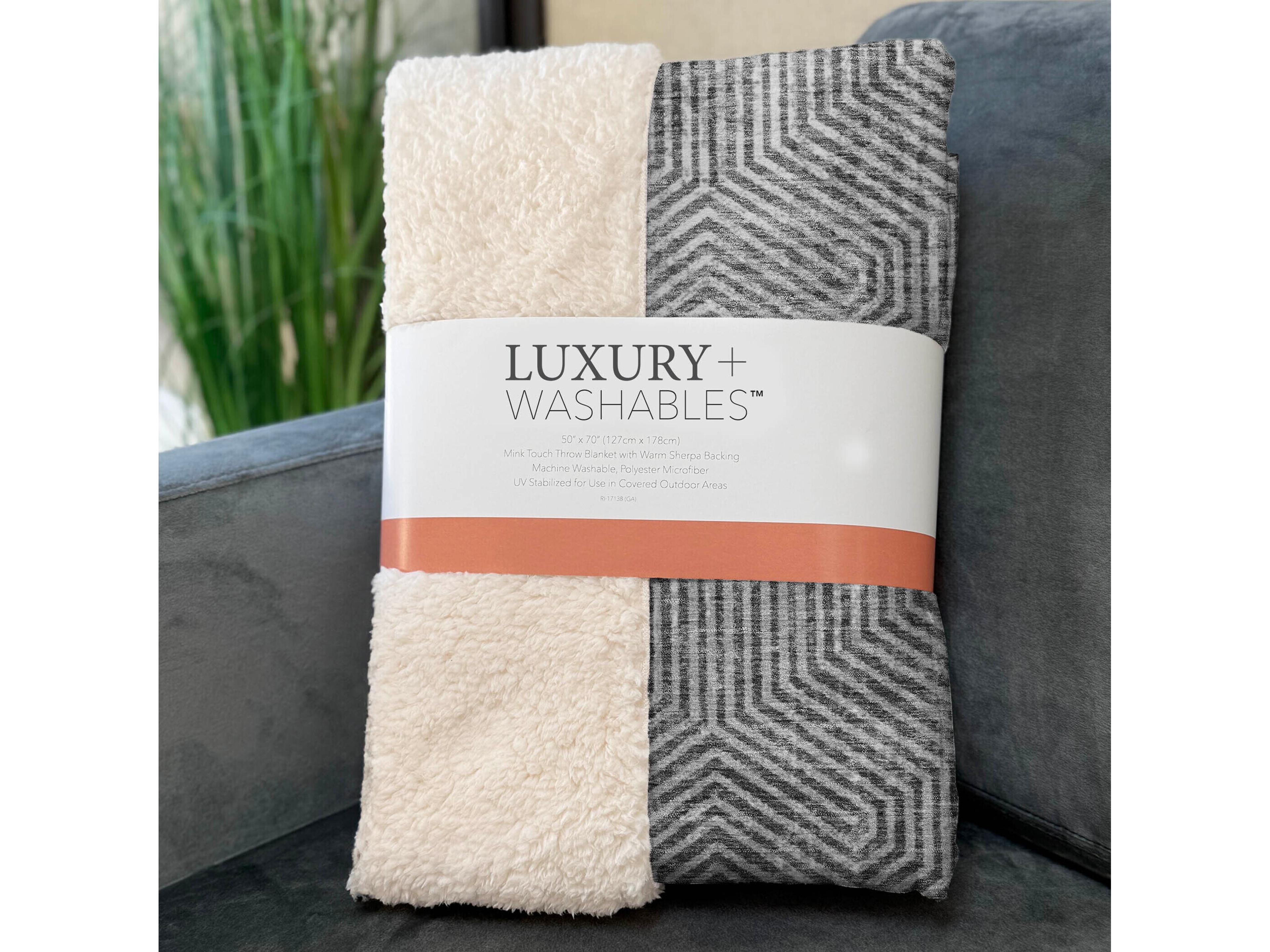 Dalyn Sherpa Gray Polyester Throw