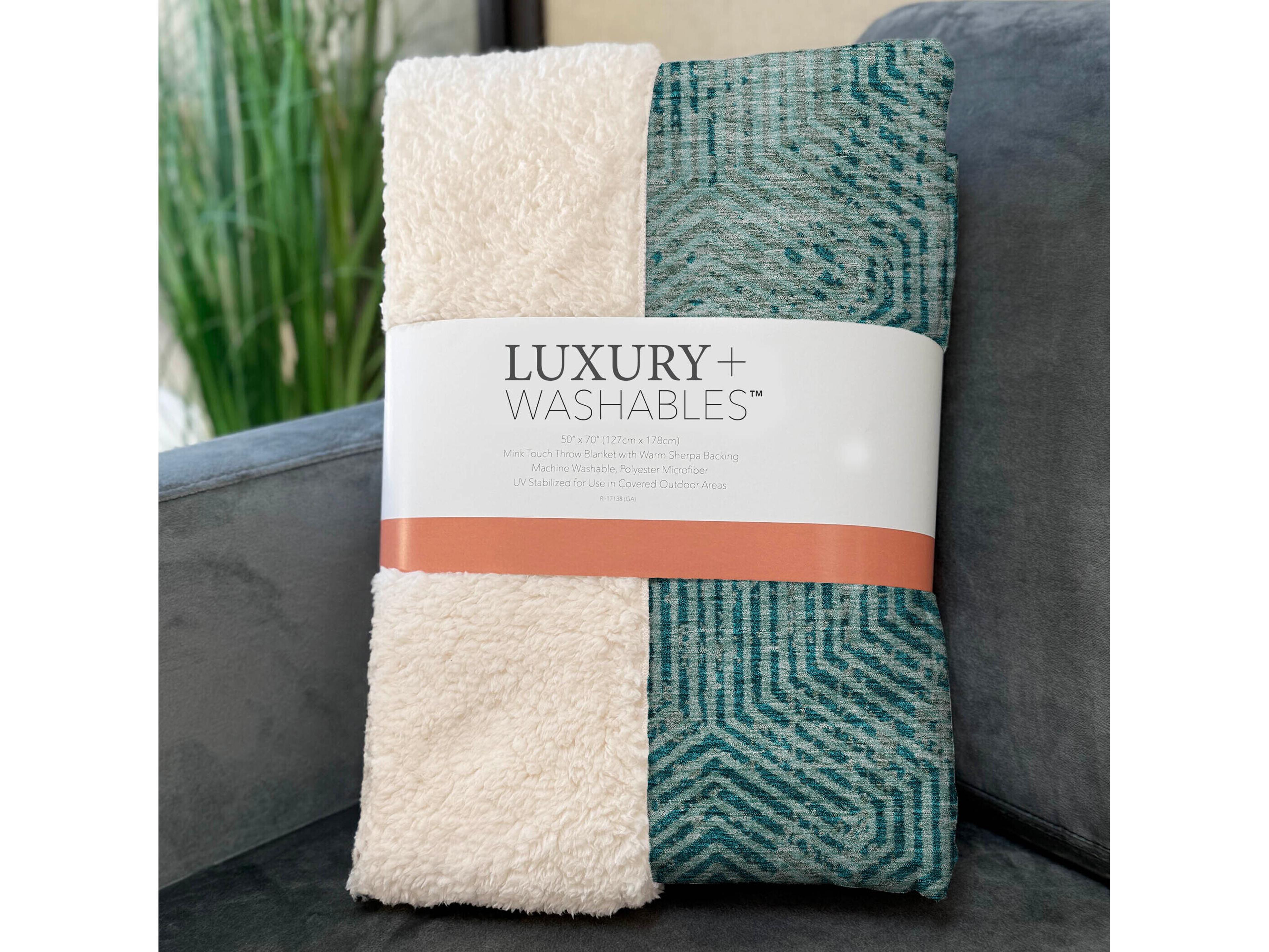 Dalyn Sherpa Teal Polyester Throw