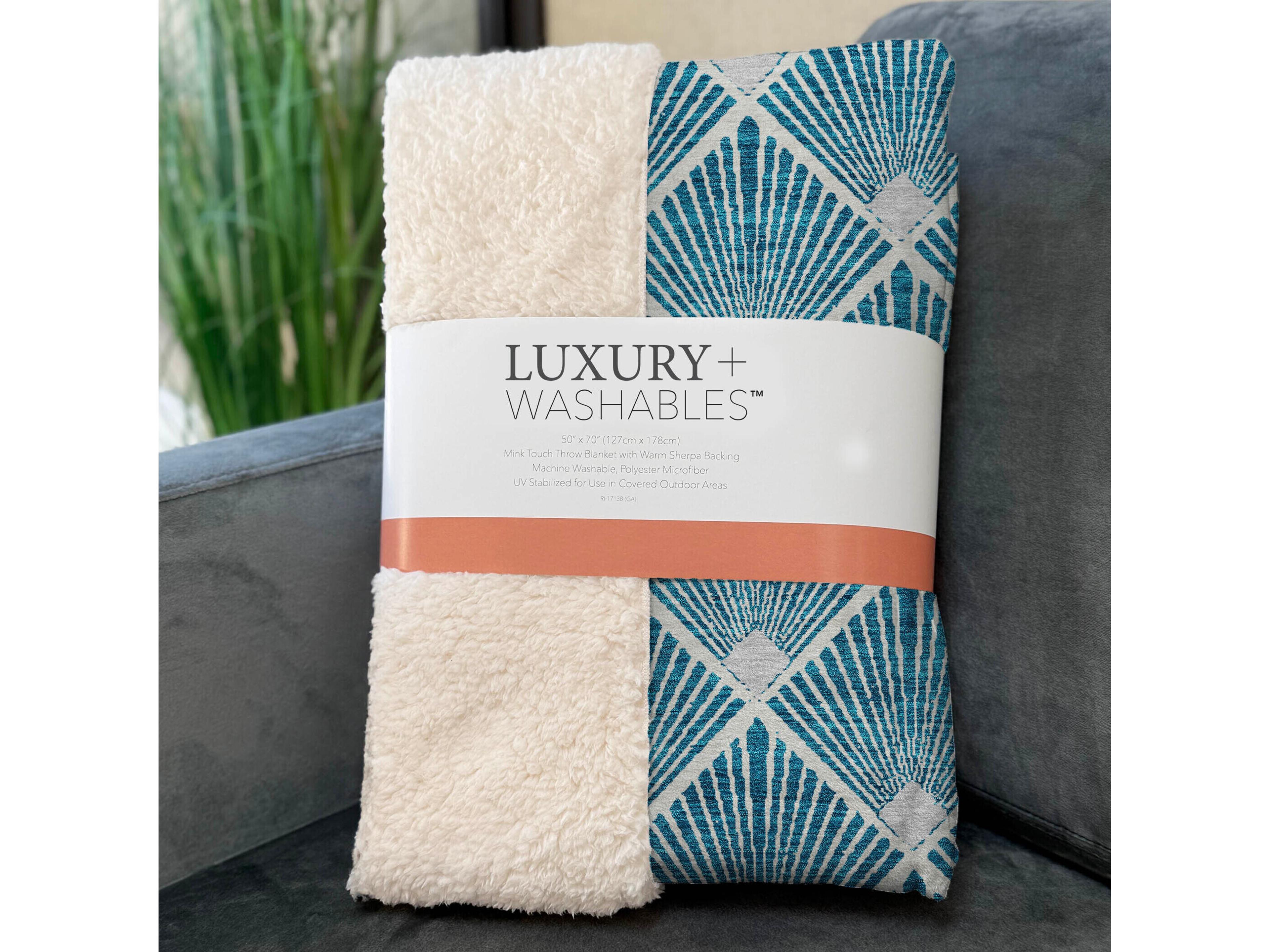 Dalyn Sherpa Teal Polyester Throw