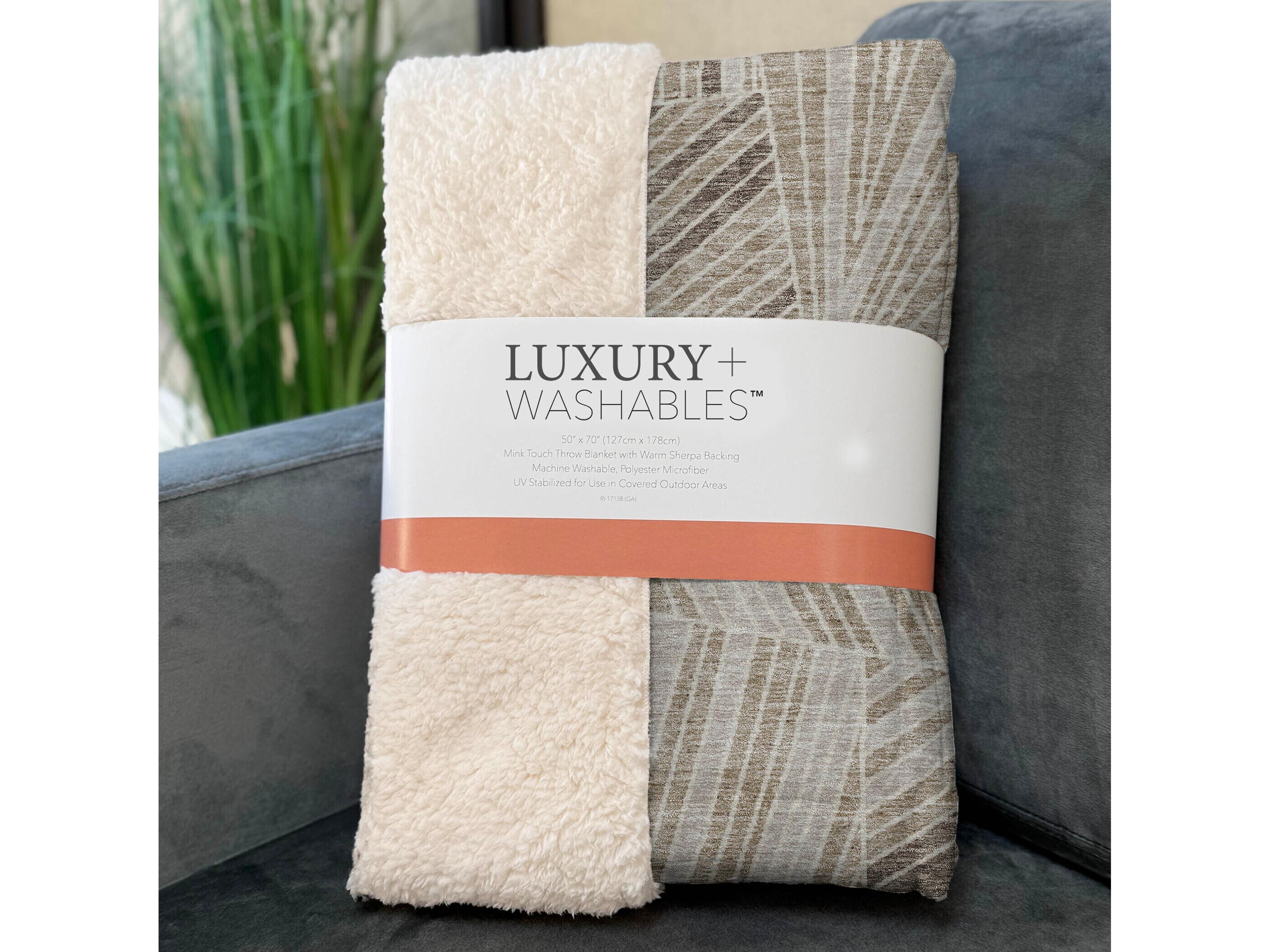 Dalyn Sherpa Brown Polyester Throw