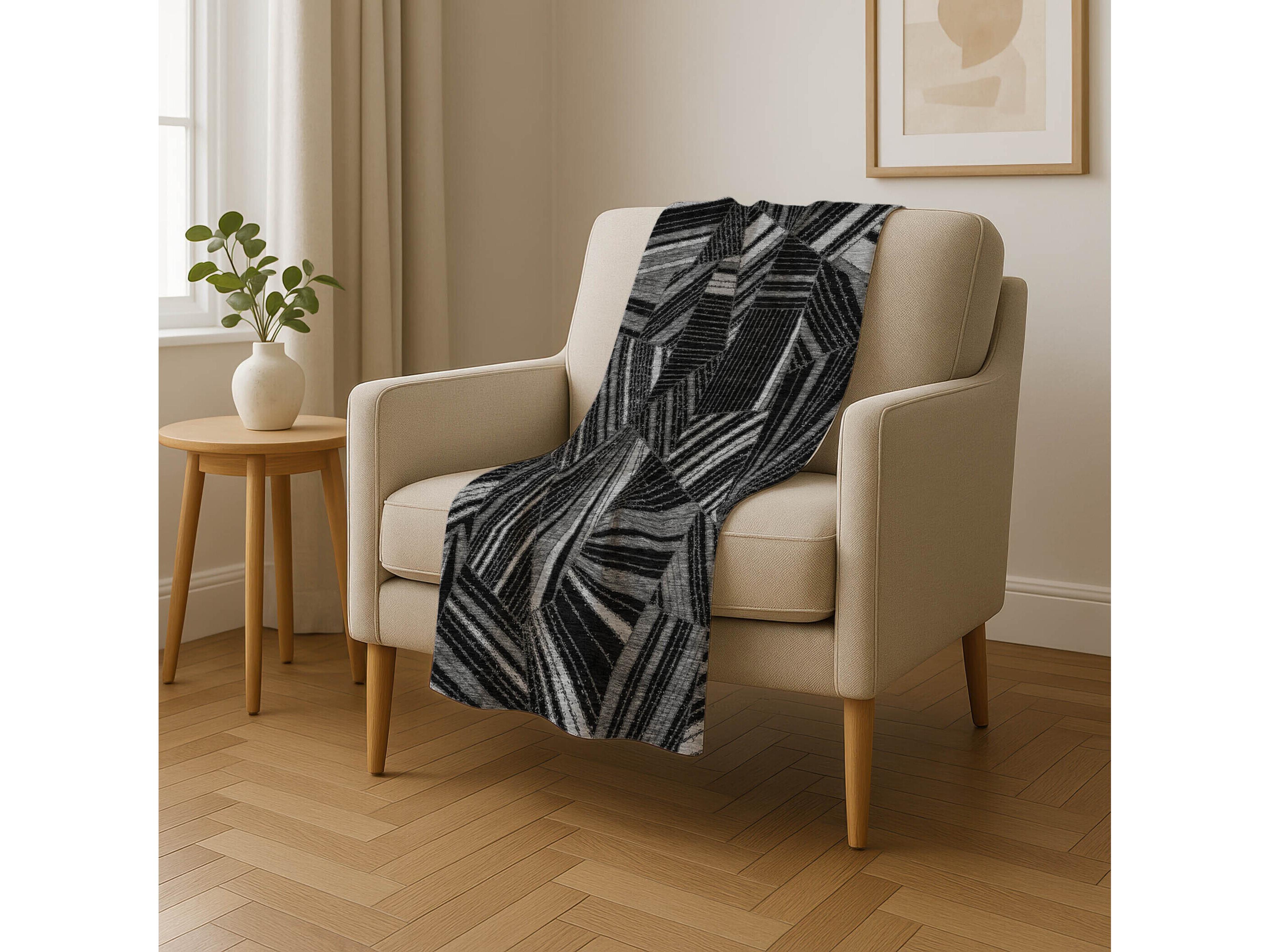 Dalyn Sherpa Black Polyester Throw