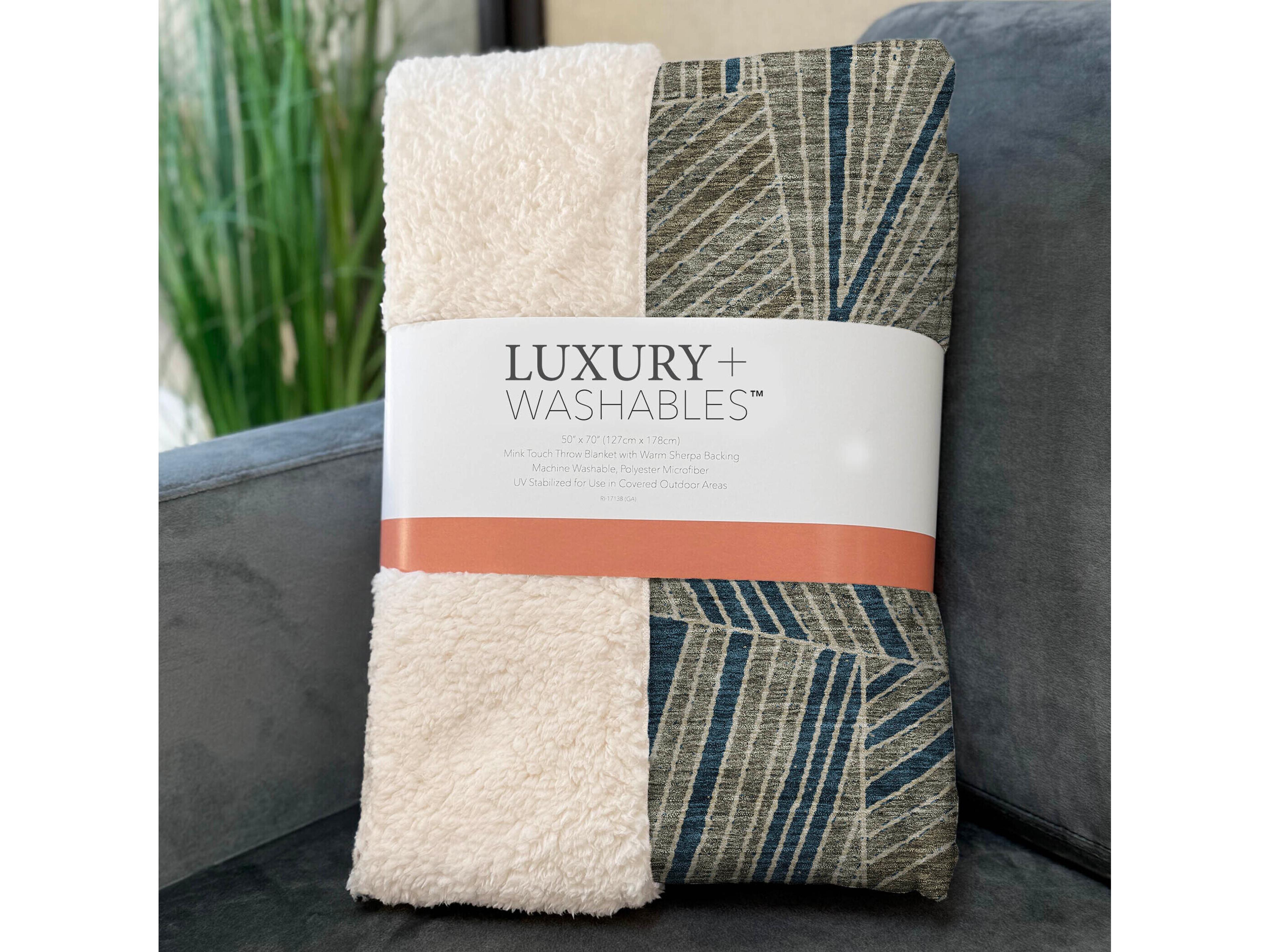 Dalyn Sherpa Brown Polyester Throw