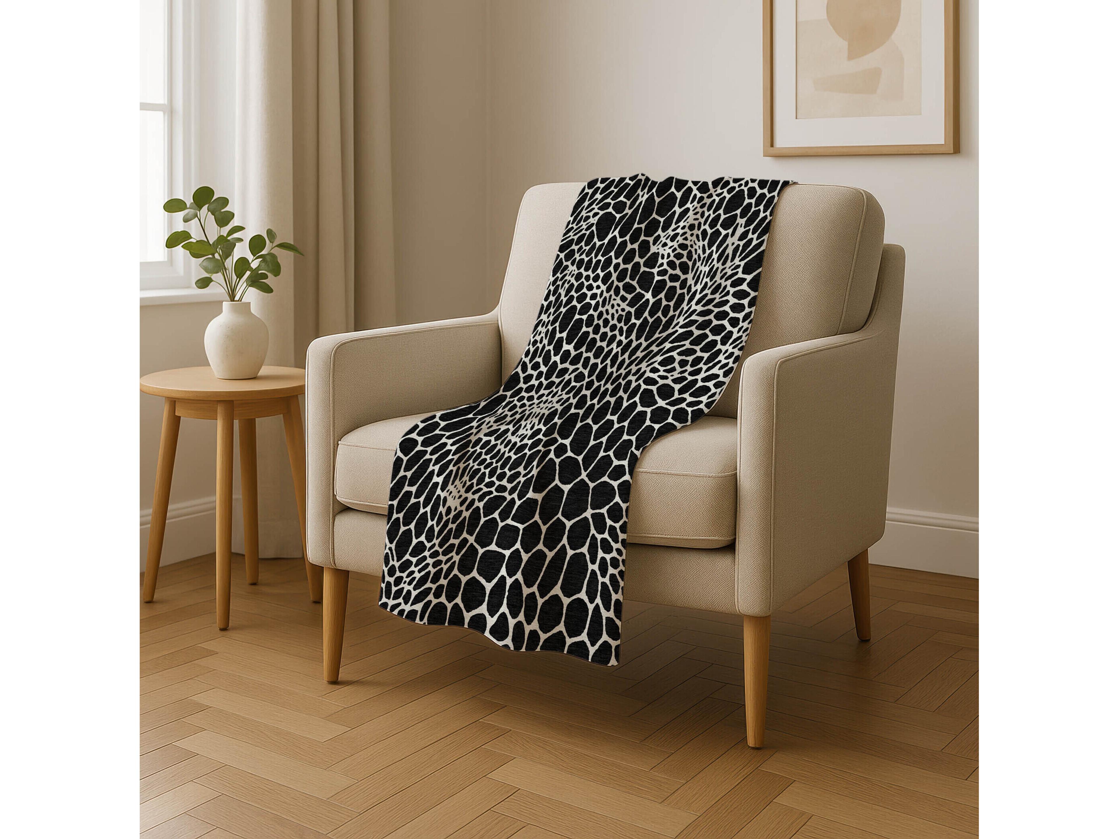 Dalyn Sherpa Black Polyester Throw