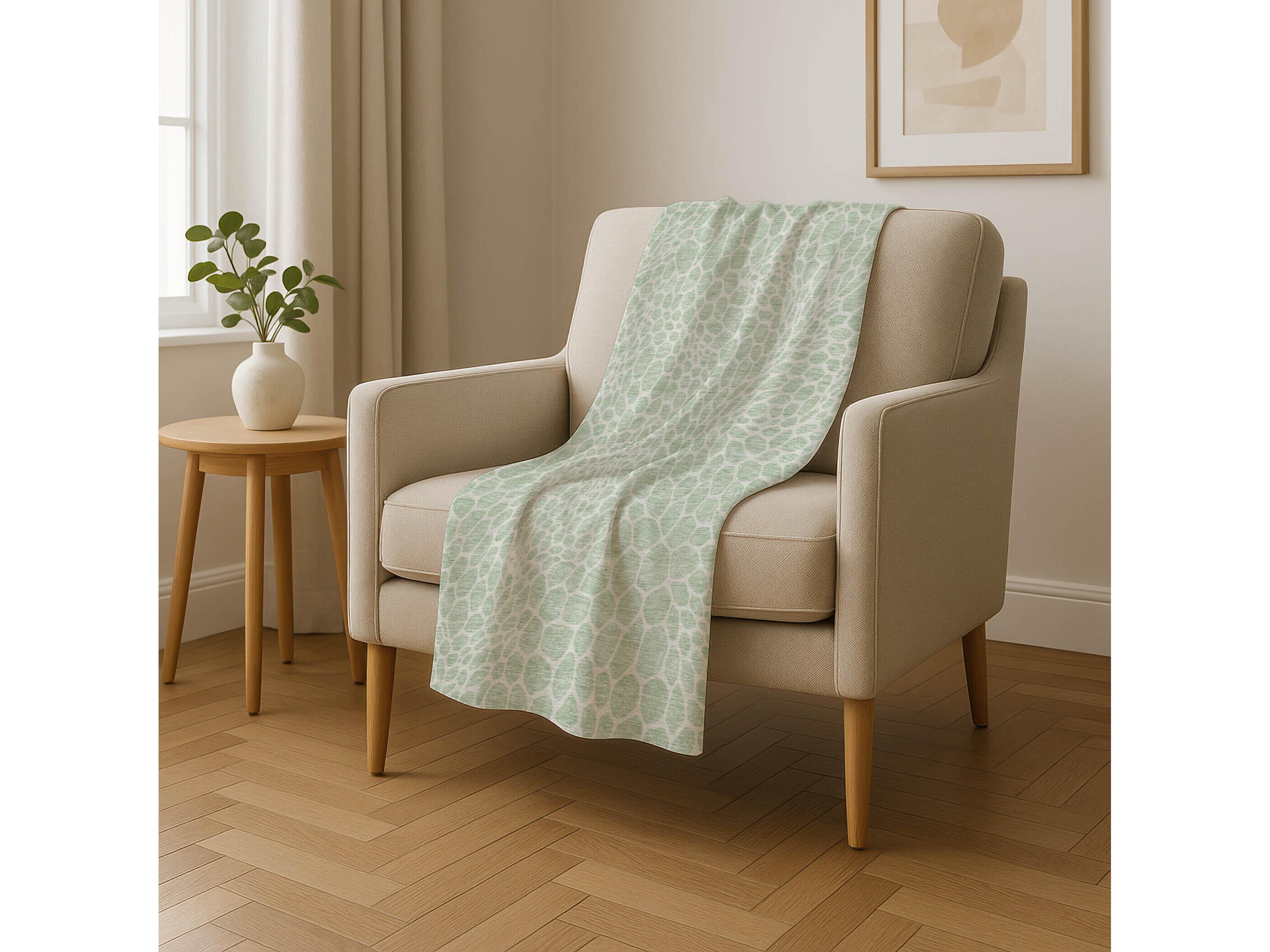 Dalyn Sherpa Green Polyester Throw