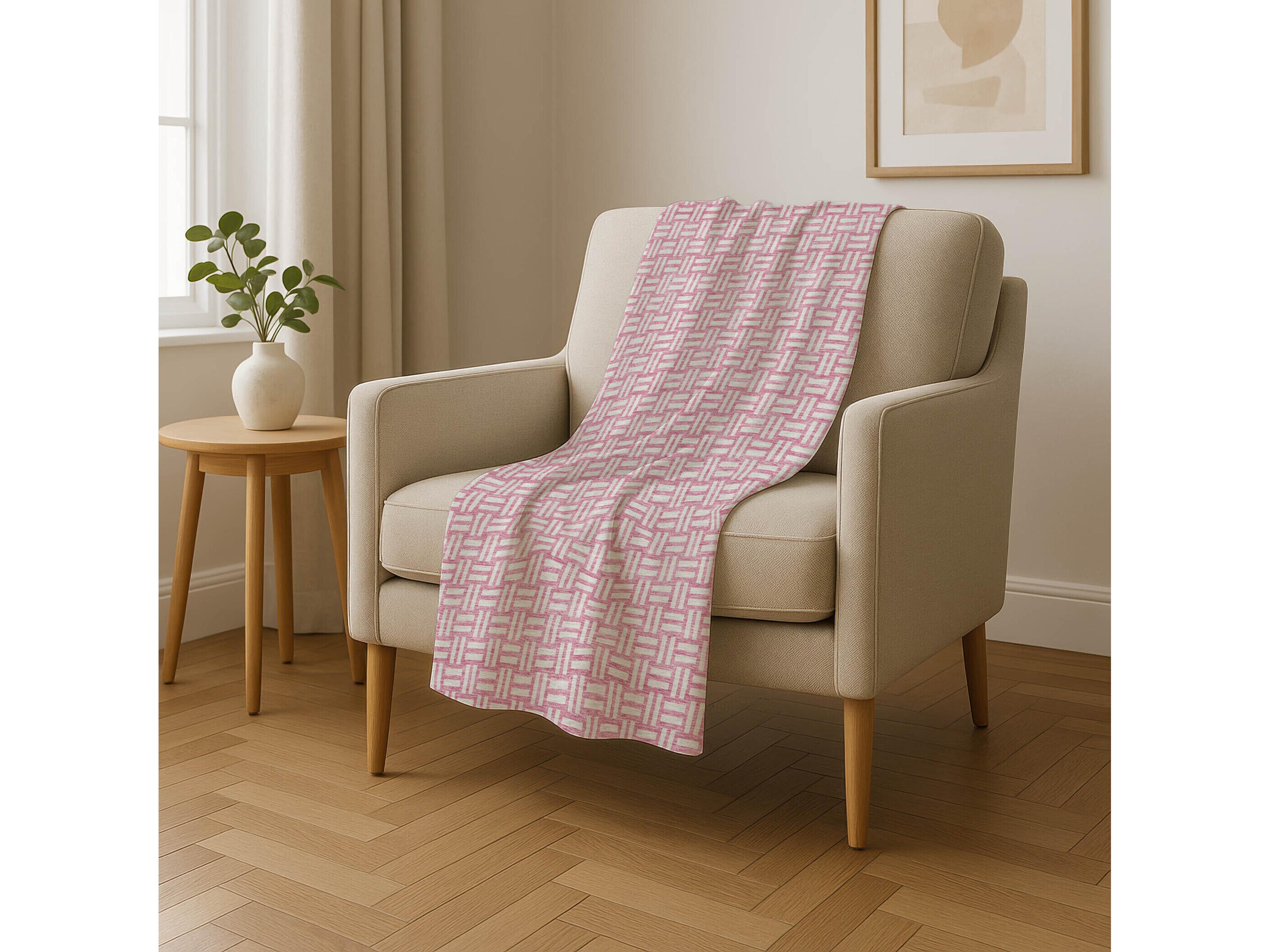 Dalyn Sherpa Pink Polyester Throw