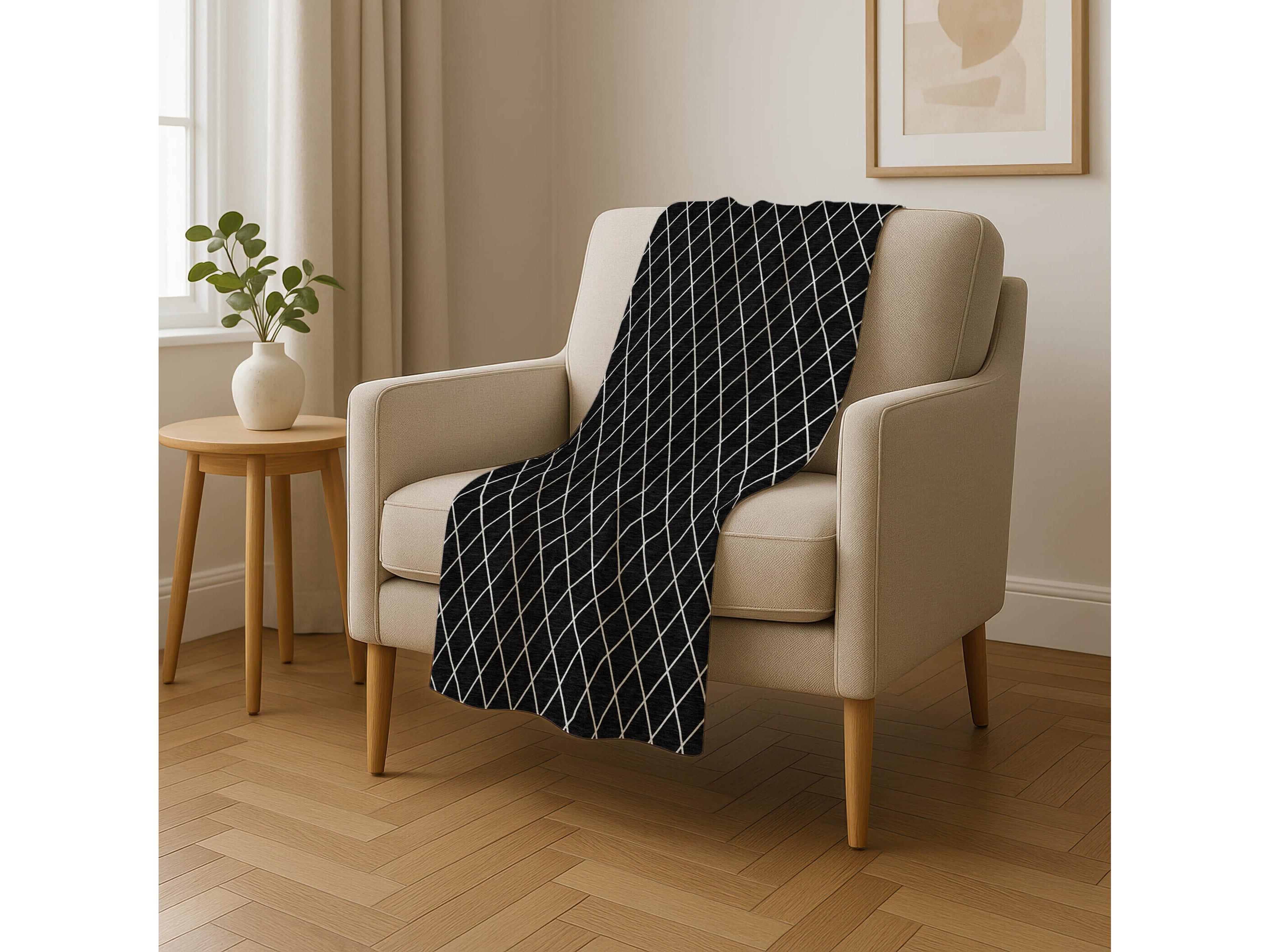 Dalyn Sherpa Black Polyester Throw