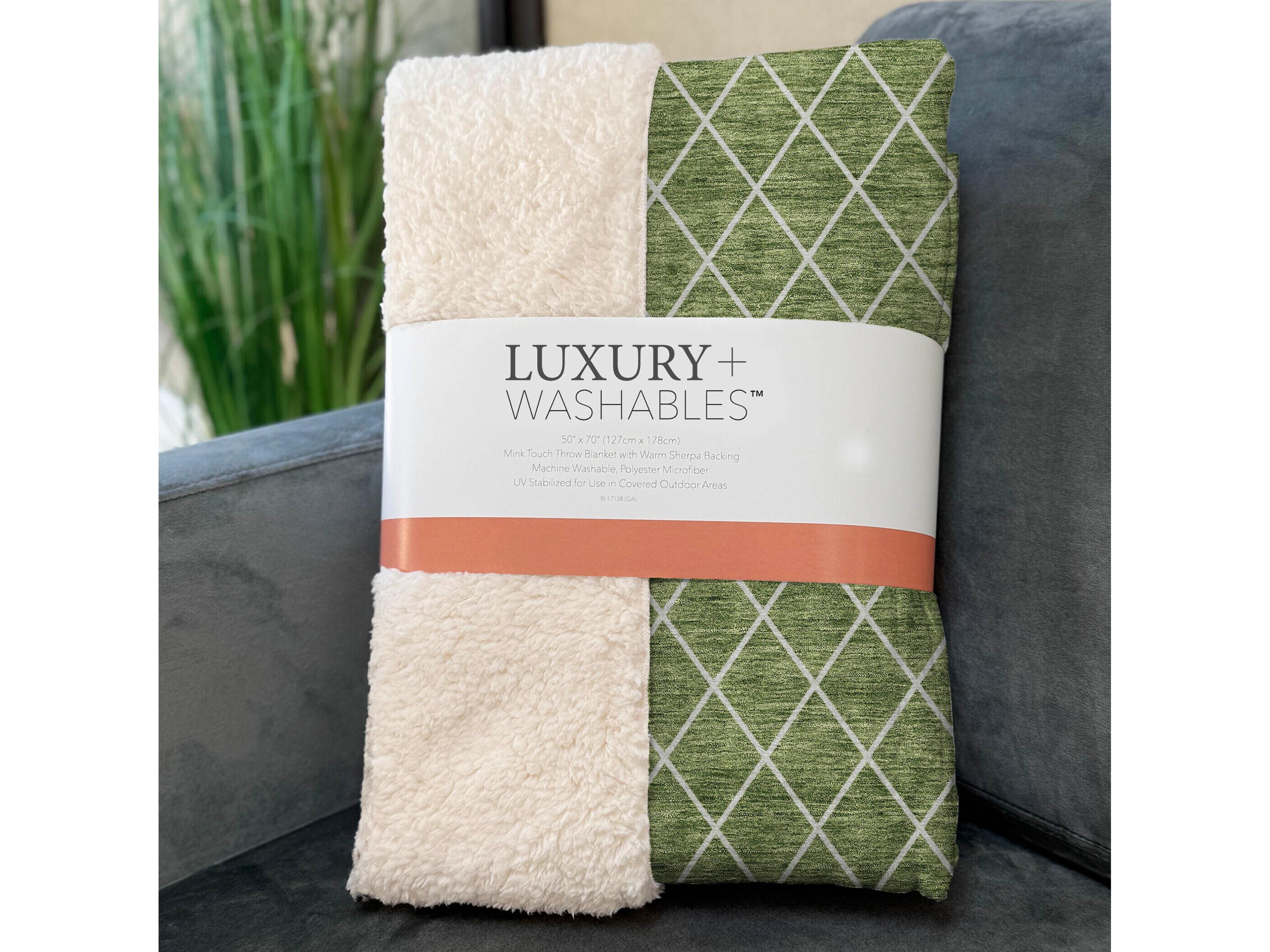 Dalyn Sherpa Green Polyester Throw