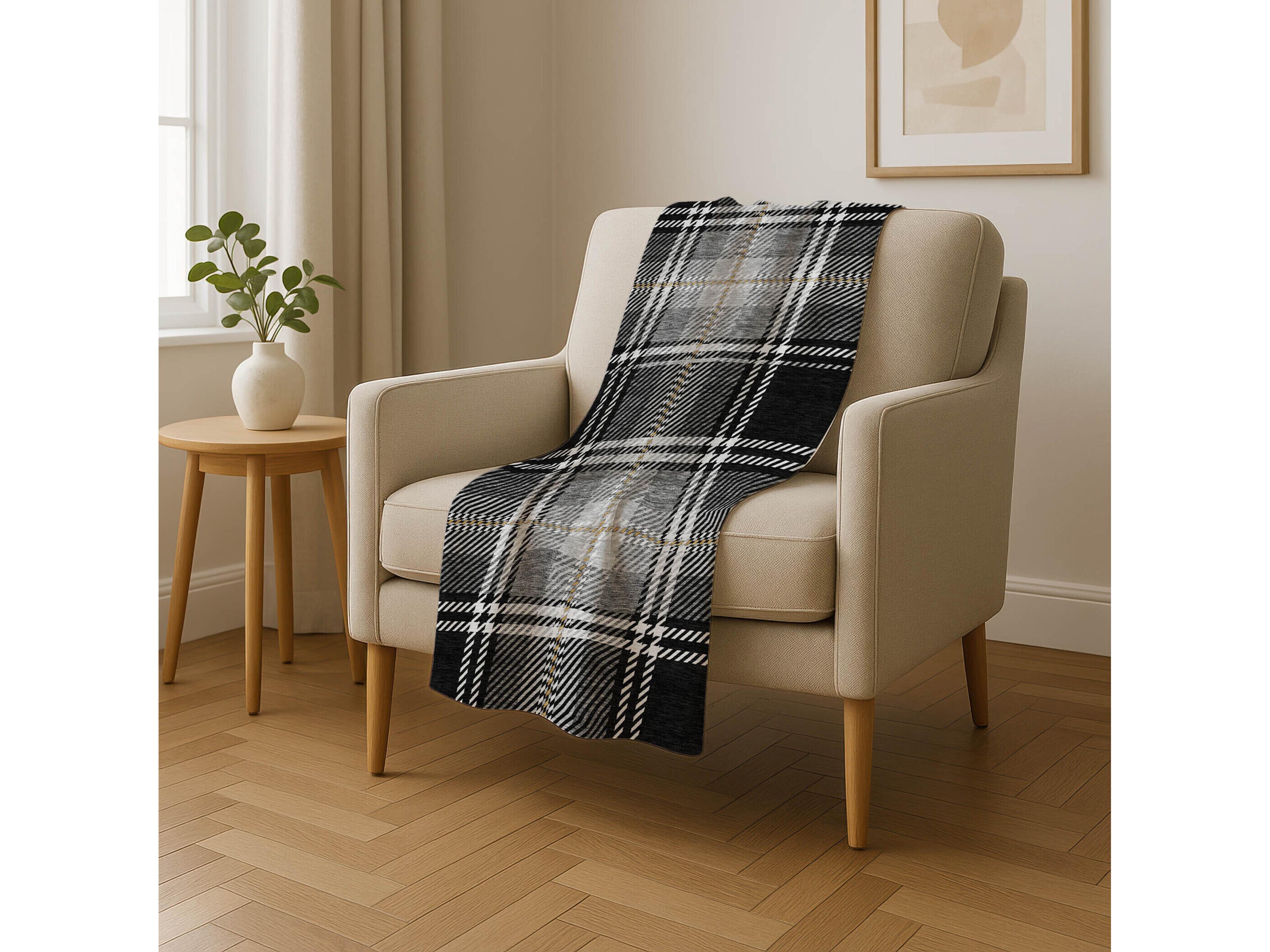 Dalyn Sherpa Black Polyester Throw