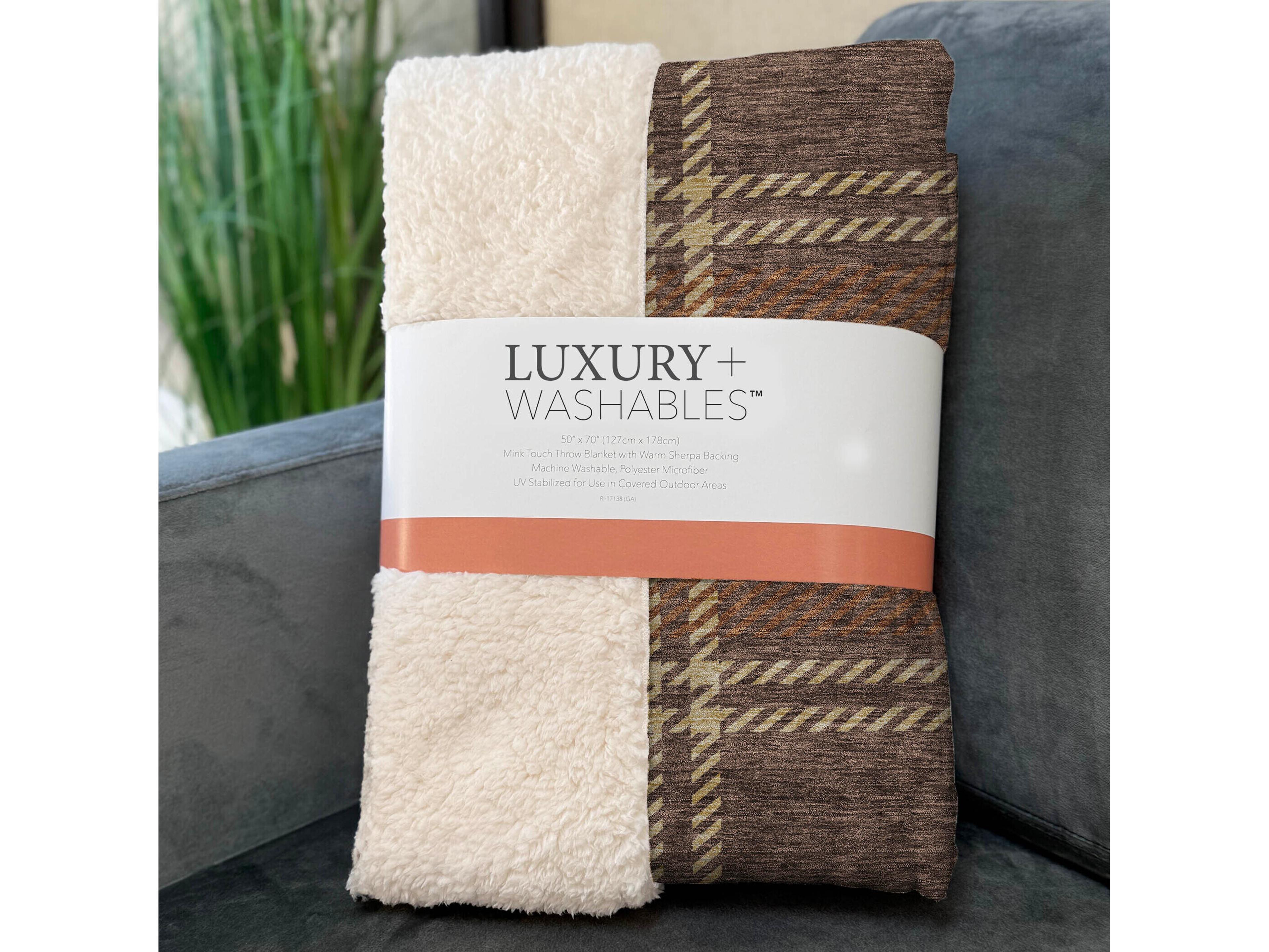 Dalyn Sherpa Brown Polyester Throw