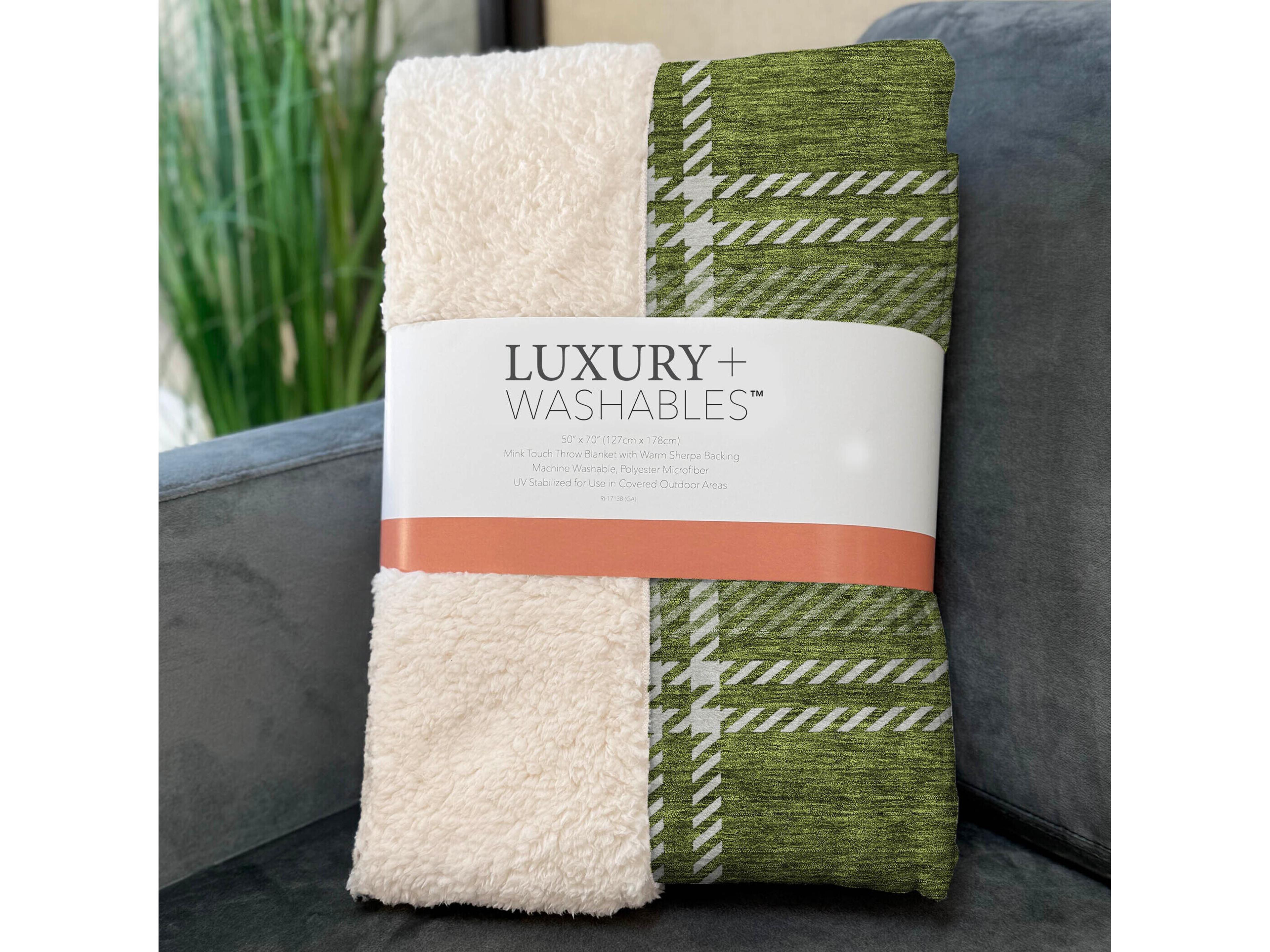 Dalyn Sherpa Green Polyester Throw
