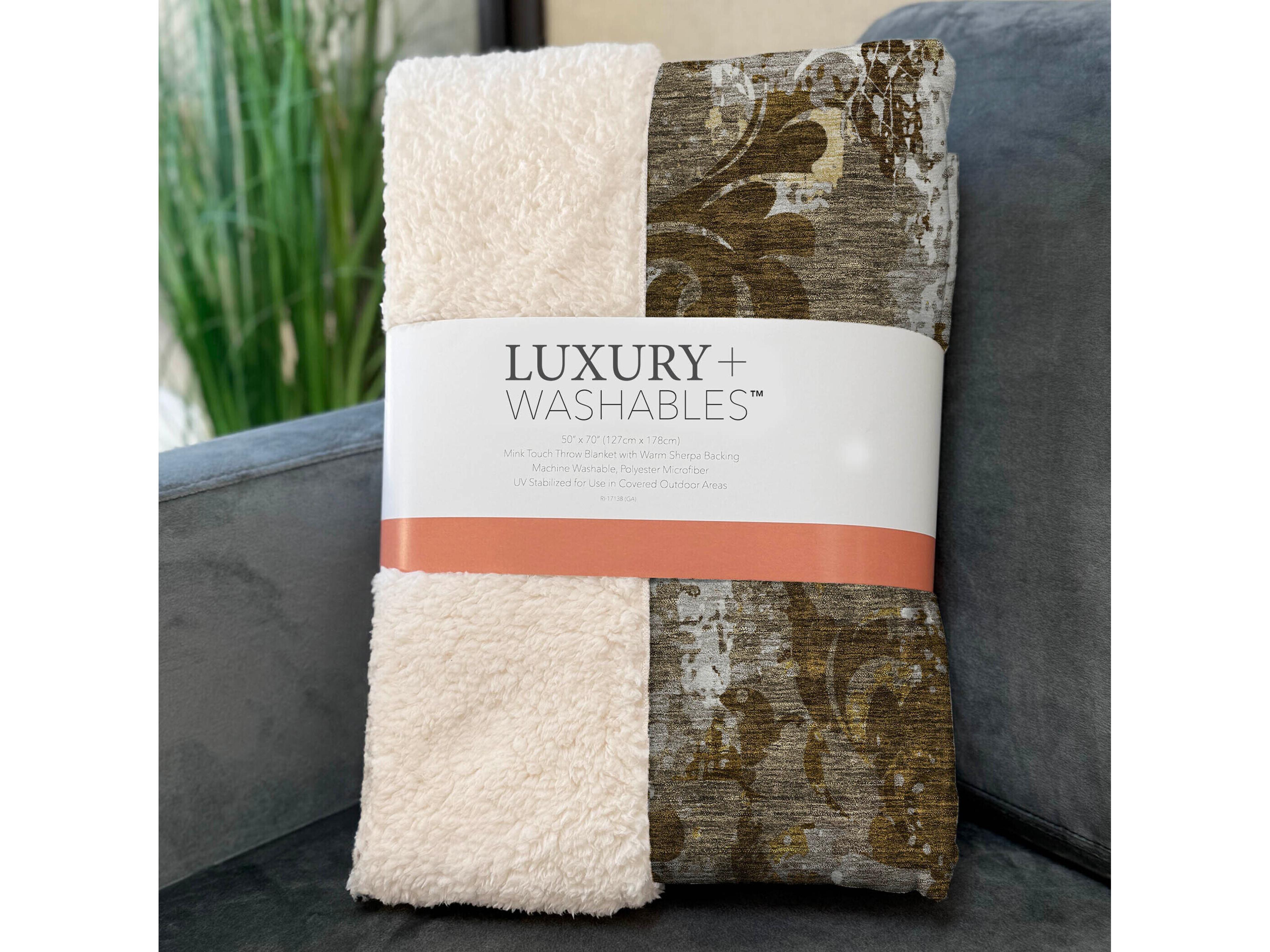 Dalyn Sherpa Brown Polyester Throw