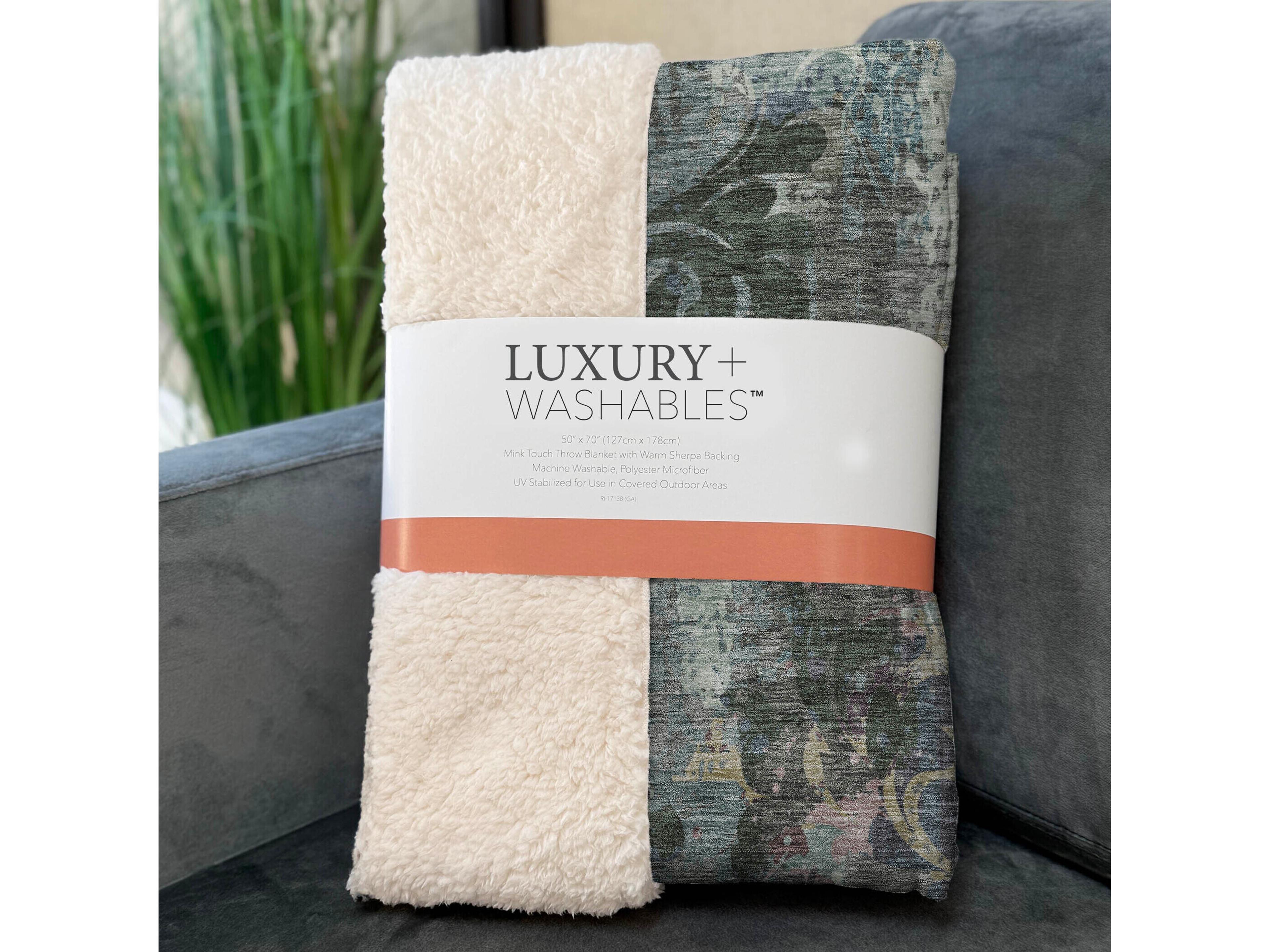 Dalyn Sherpa Green Polyester Throw