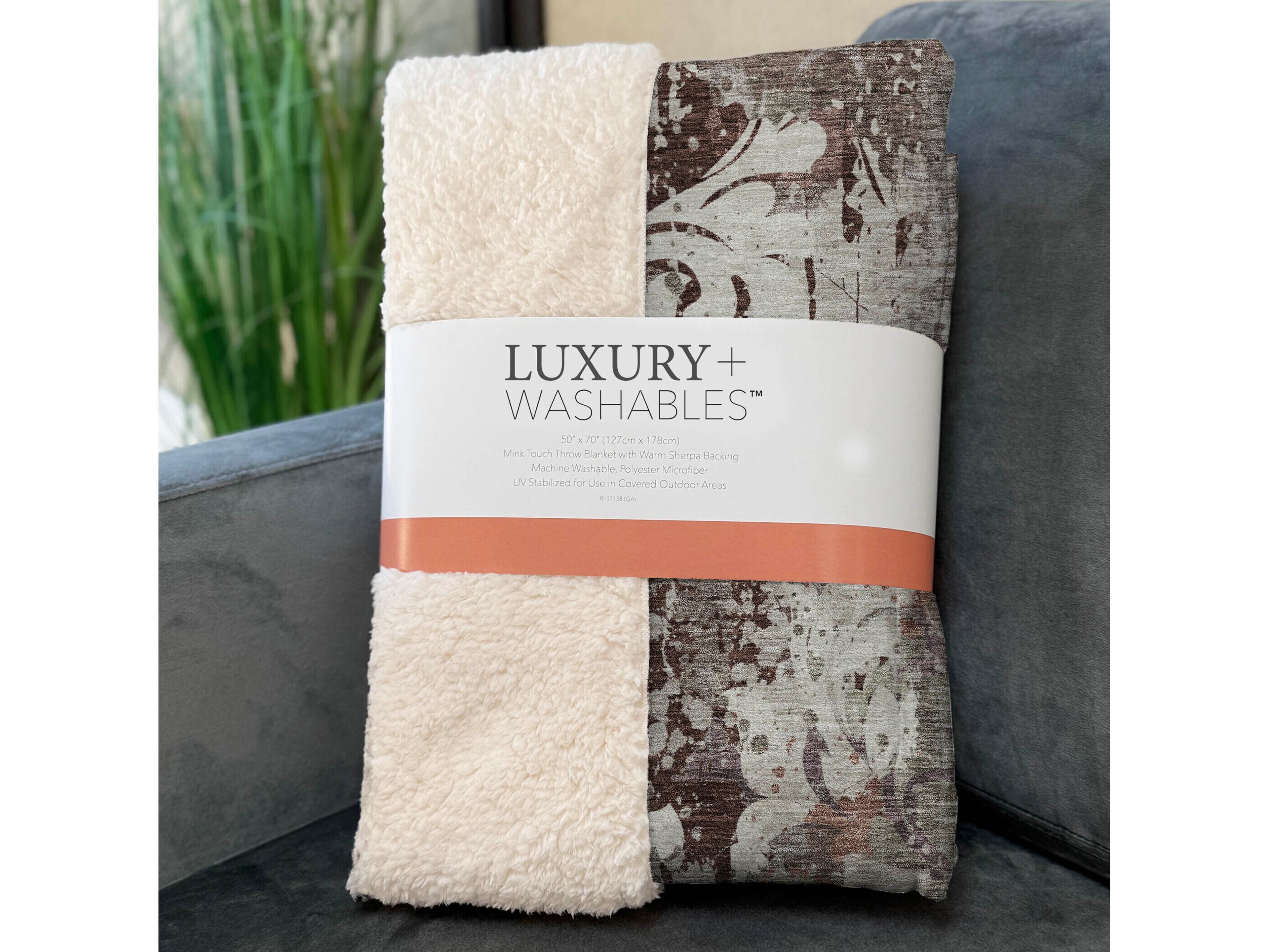 Dalyn Sherpa Brown Polyester Throw