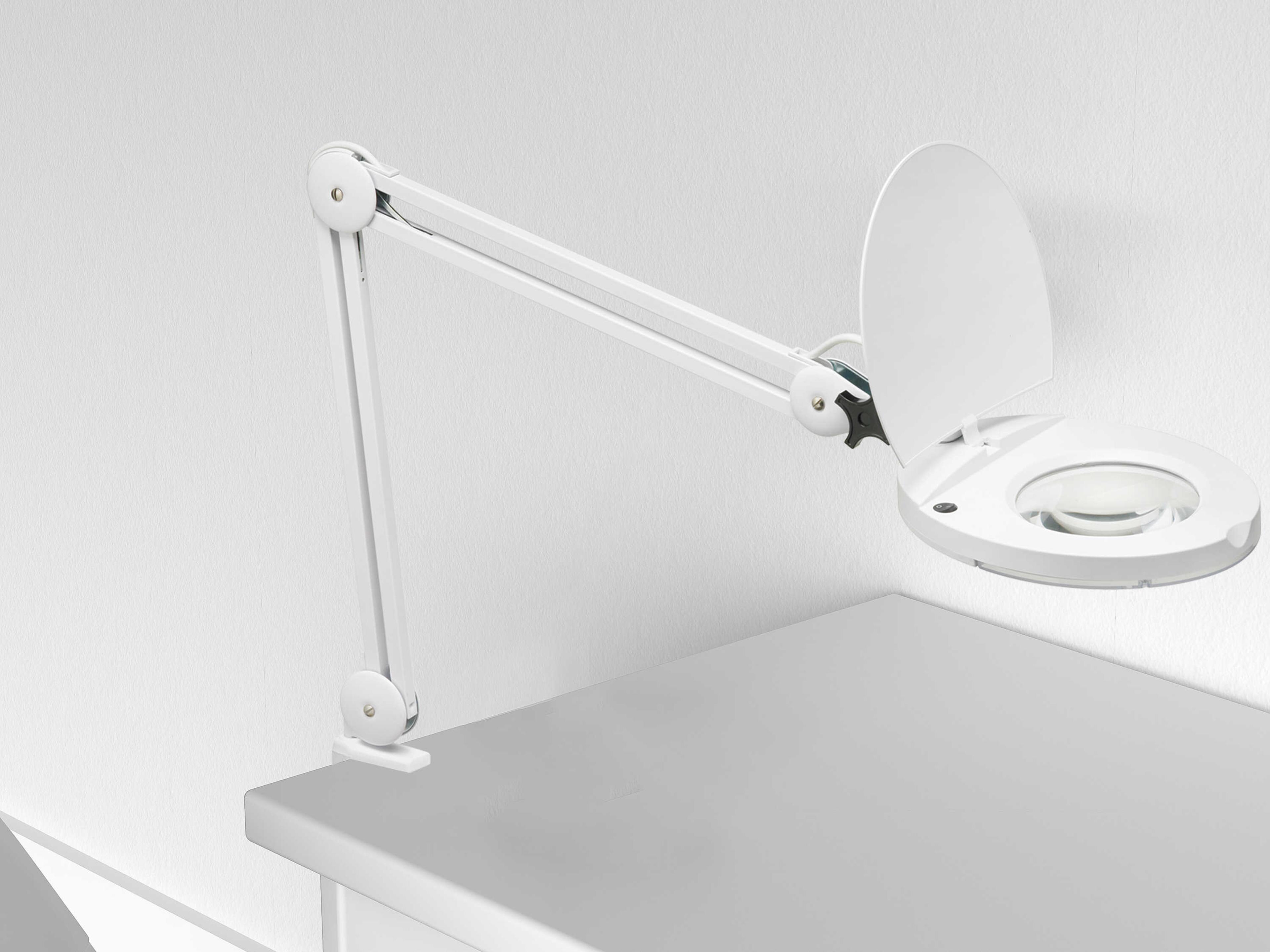 Dainolite Magnifier White Clear Glass Desk Lamp