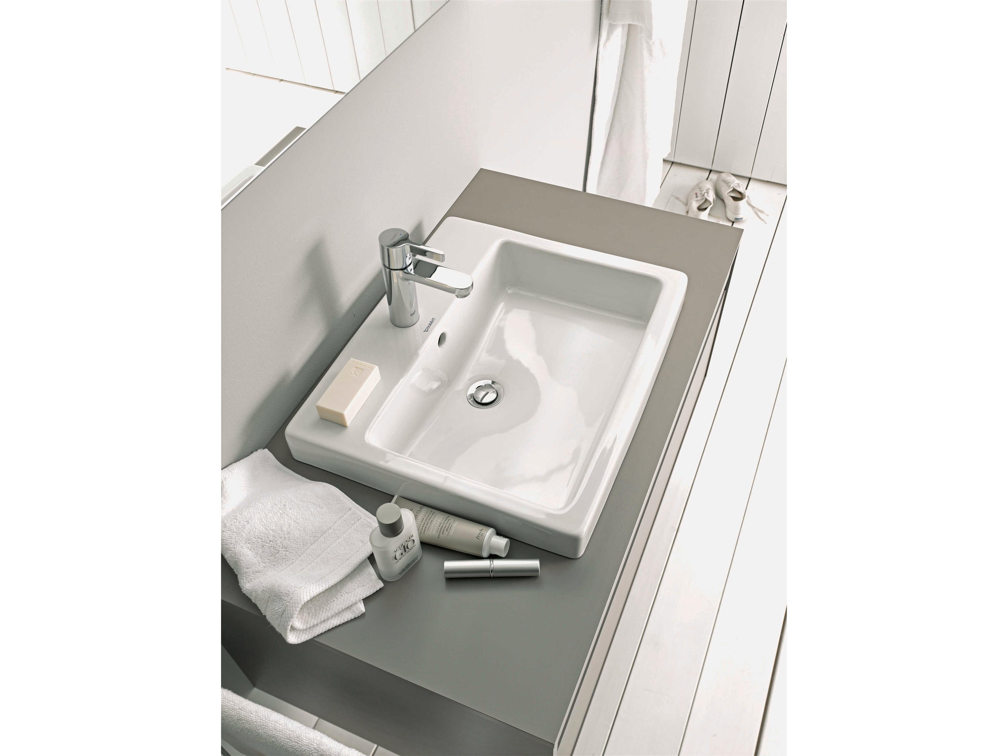 Duravit Vero 22'' Ceramic White High Gloss Undermount Sink with 1 Faucet Hole