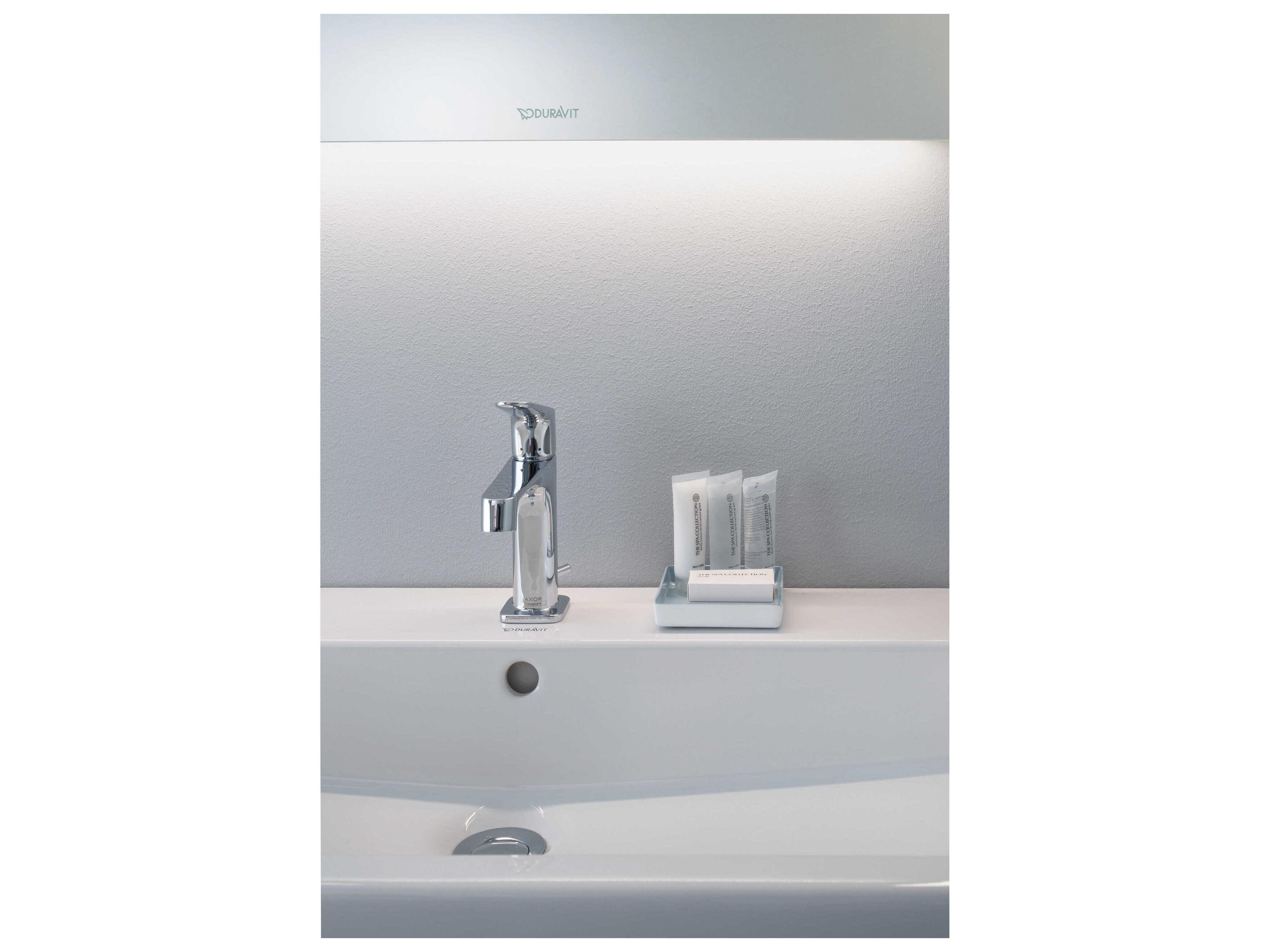 Duravit Vero 24'' Ceramic White High Gloss Sink with 1 Faucet Hole
