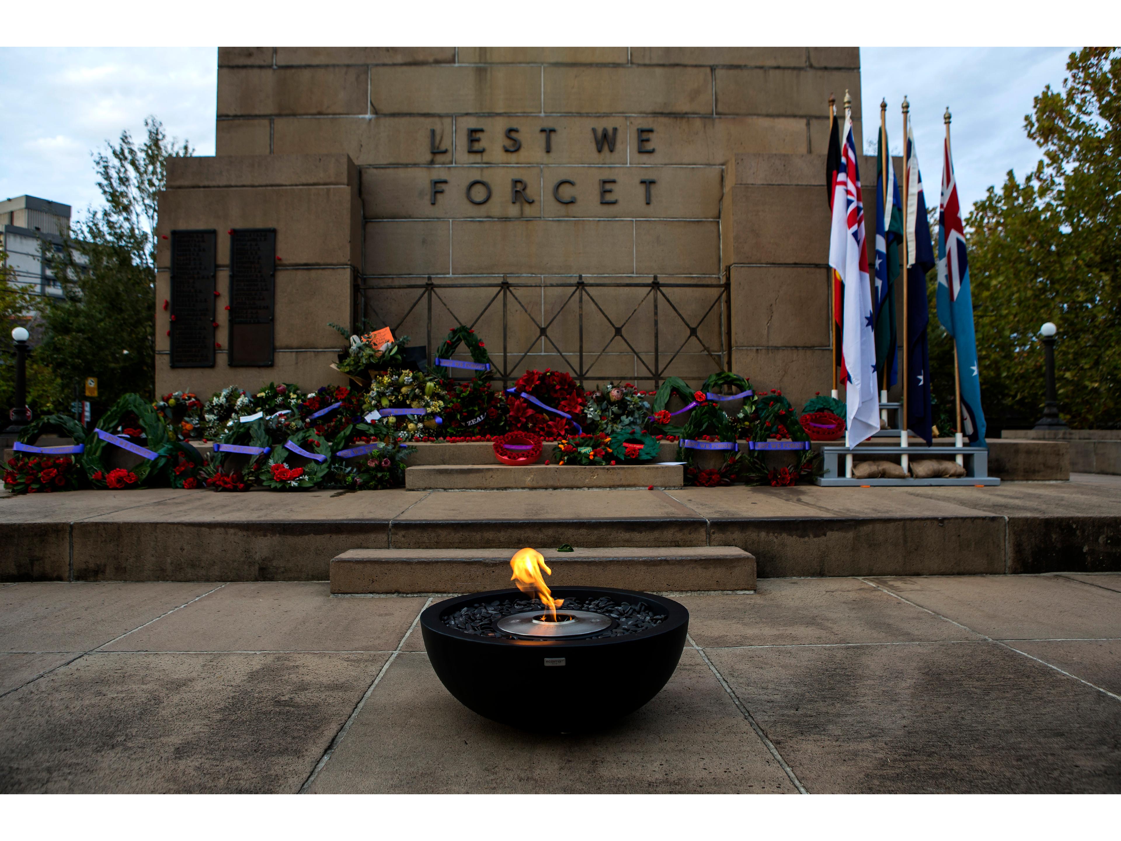 EcoSmart Fire Mix Concrete Steel Round Pit Table