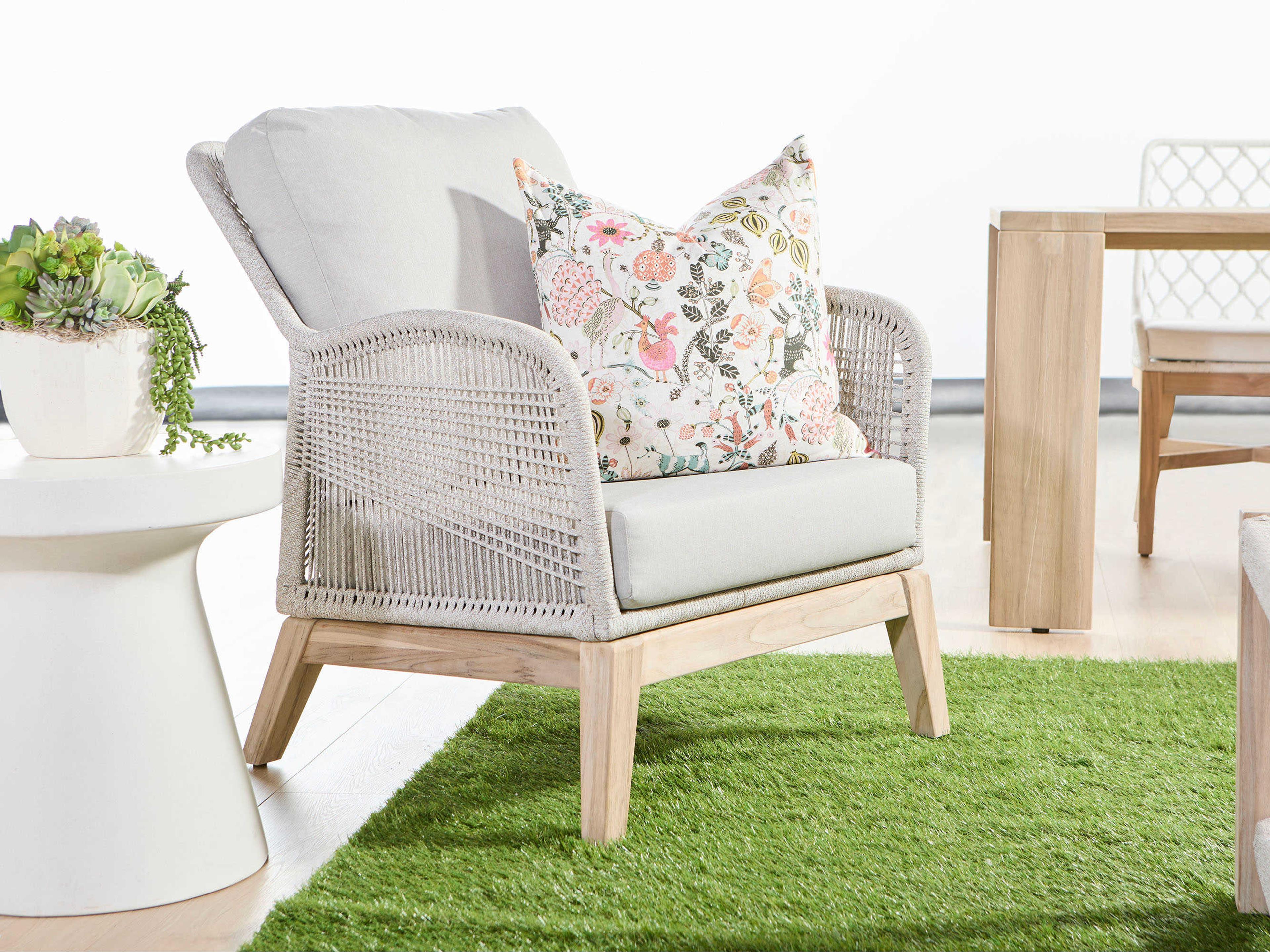 Luxecor Respite Outdoor Ivory Concrete Round End Table