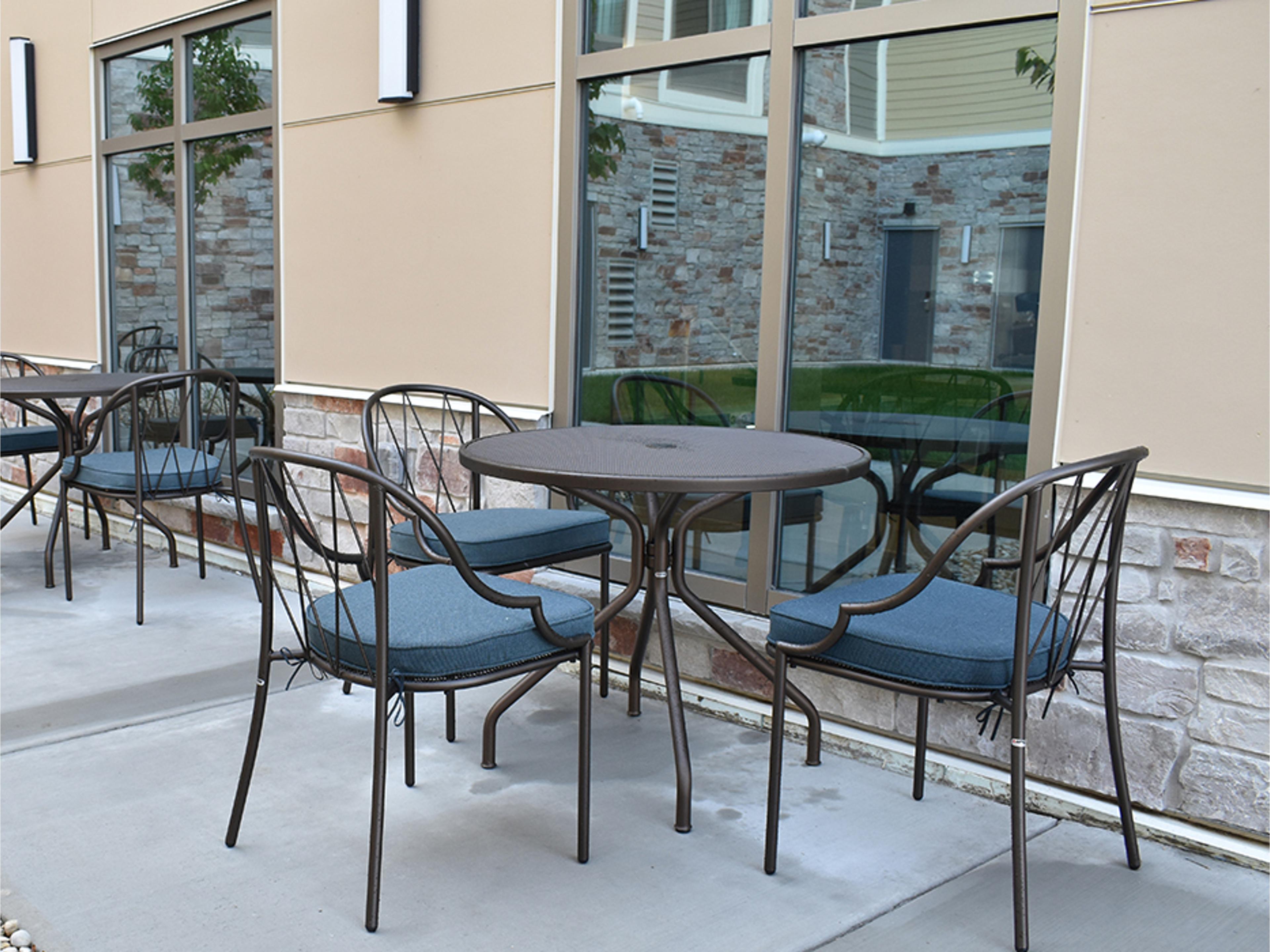 Como Steel Outdoor Dining Set