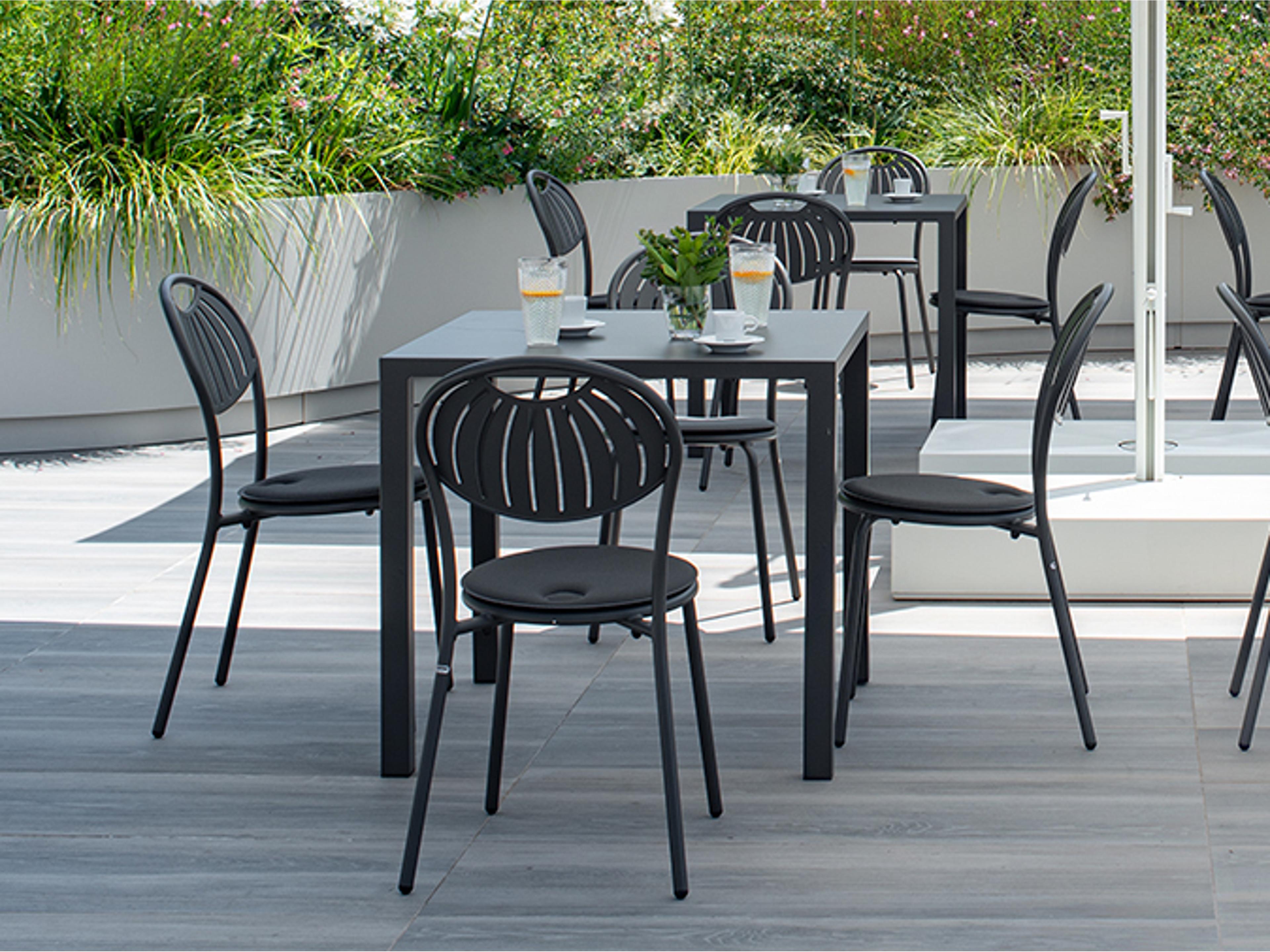 Coupole Steel Patio Dining Set