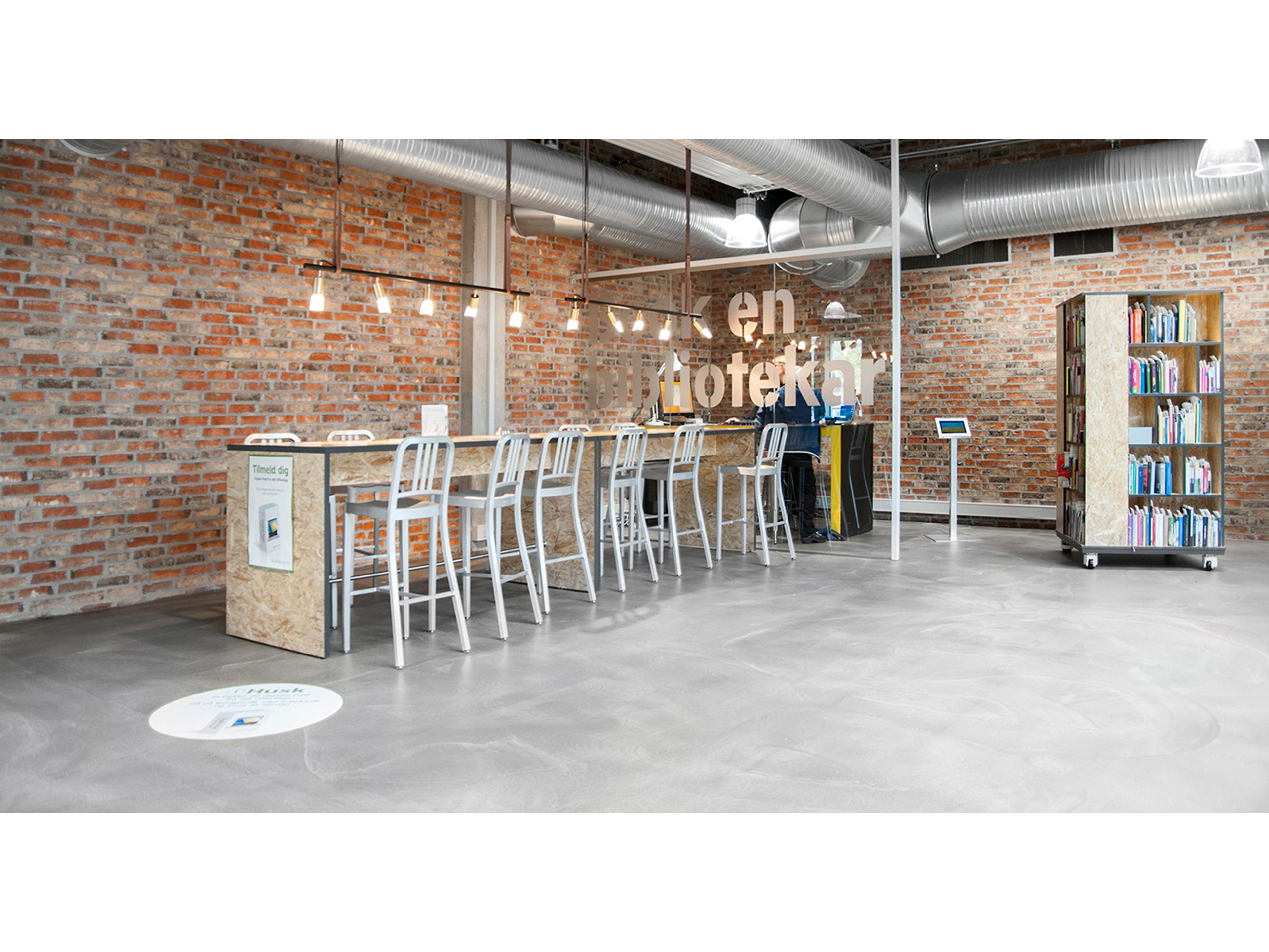 Emeco Outdoor Navy Polished Aluminum Bar Stool