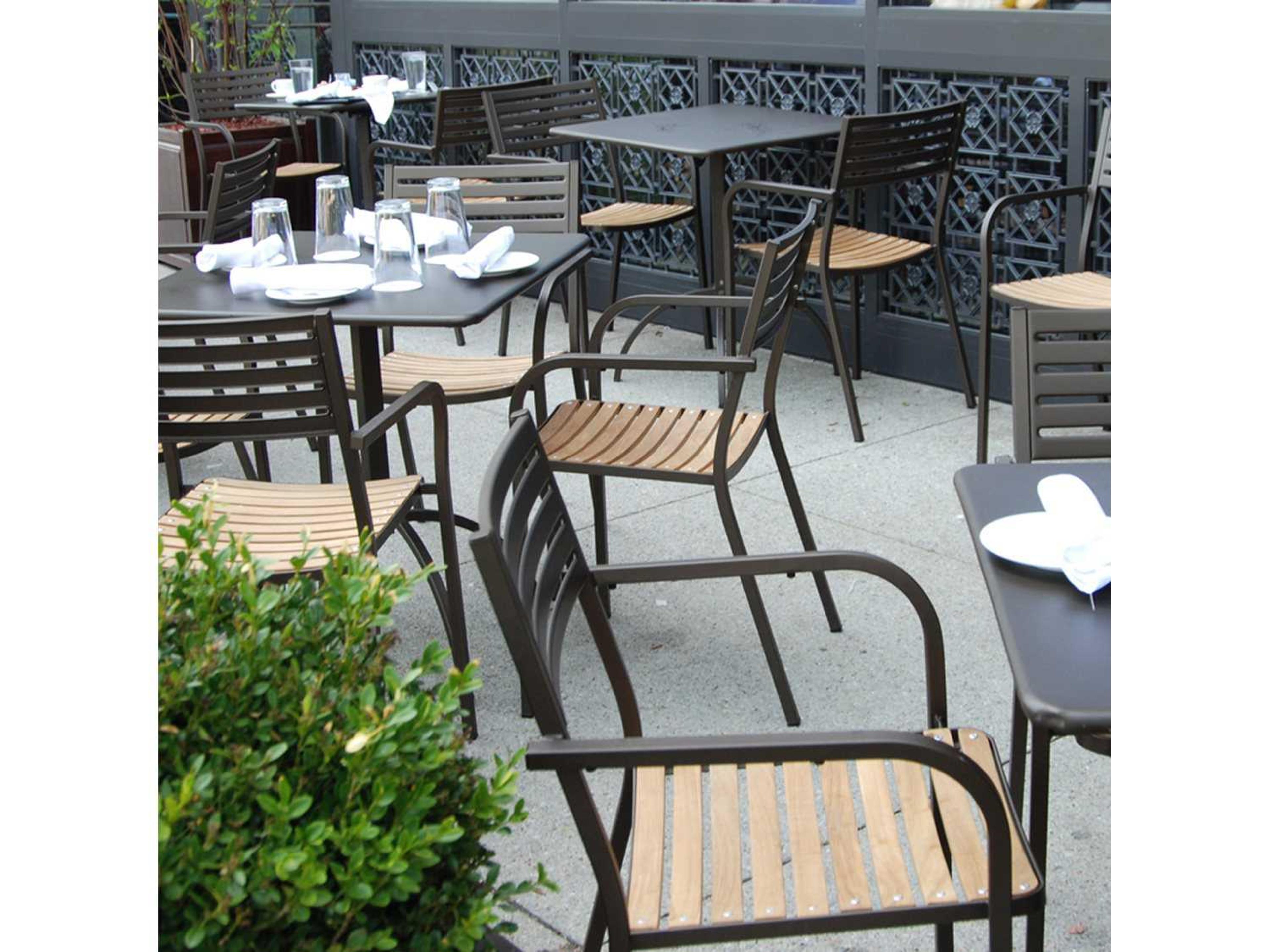 Segno Steel Outdoor Patio Dining Set