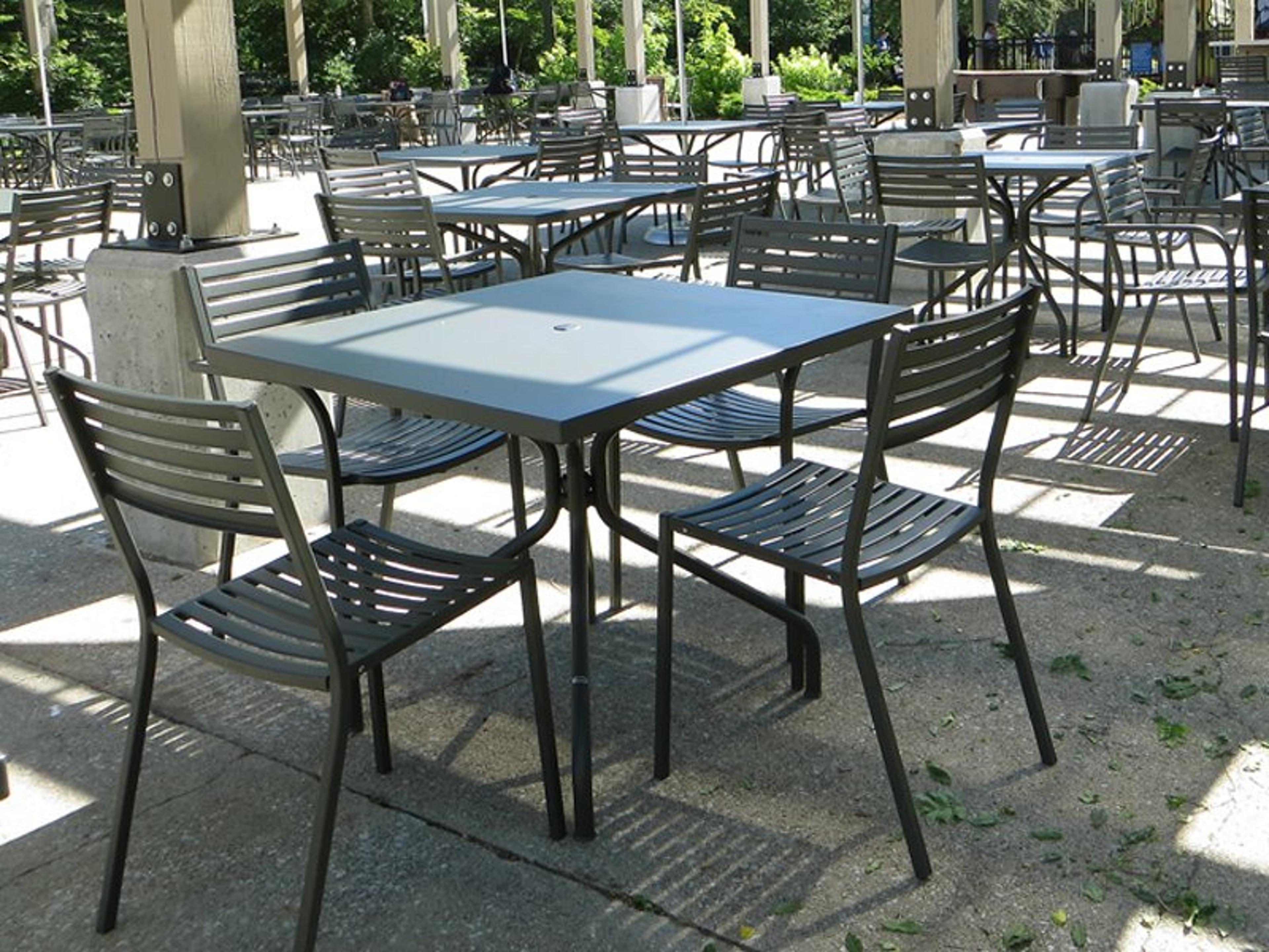 Segno Steel Outdoor Dining Set