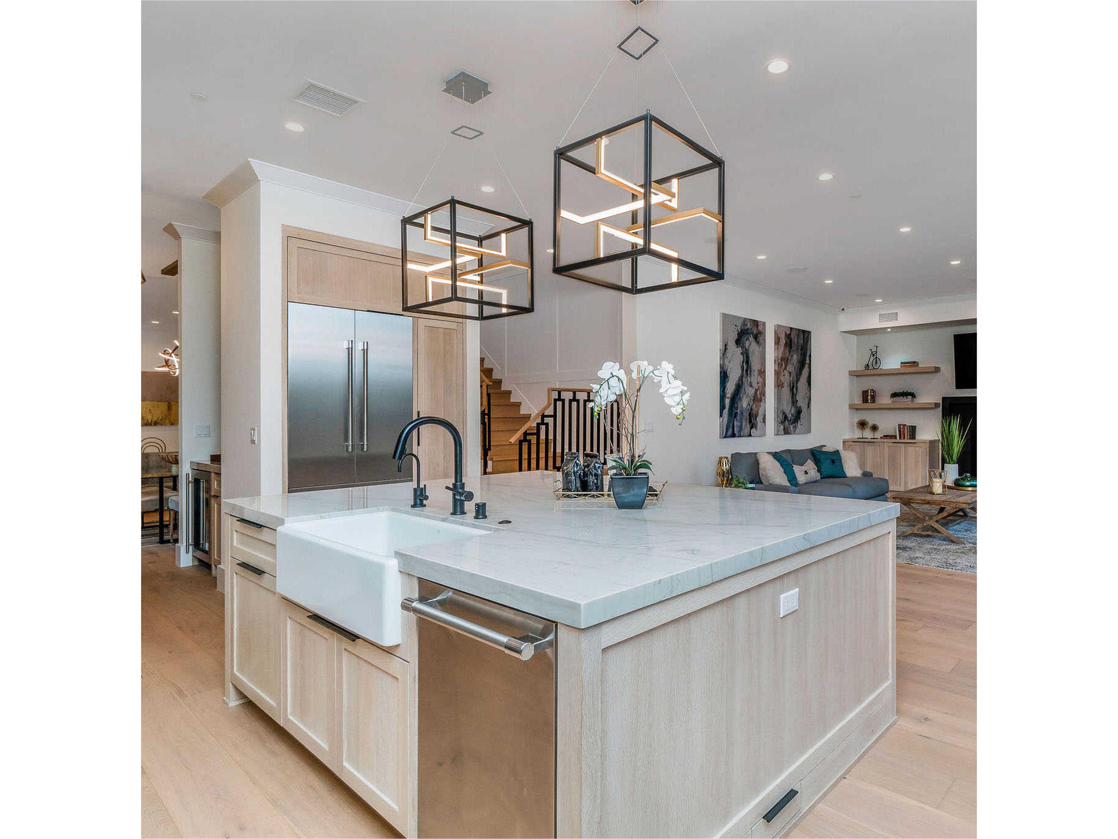 ET2 Chamber 4-Light Black Gold LED Geometric Pendant