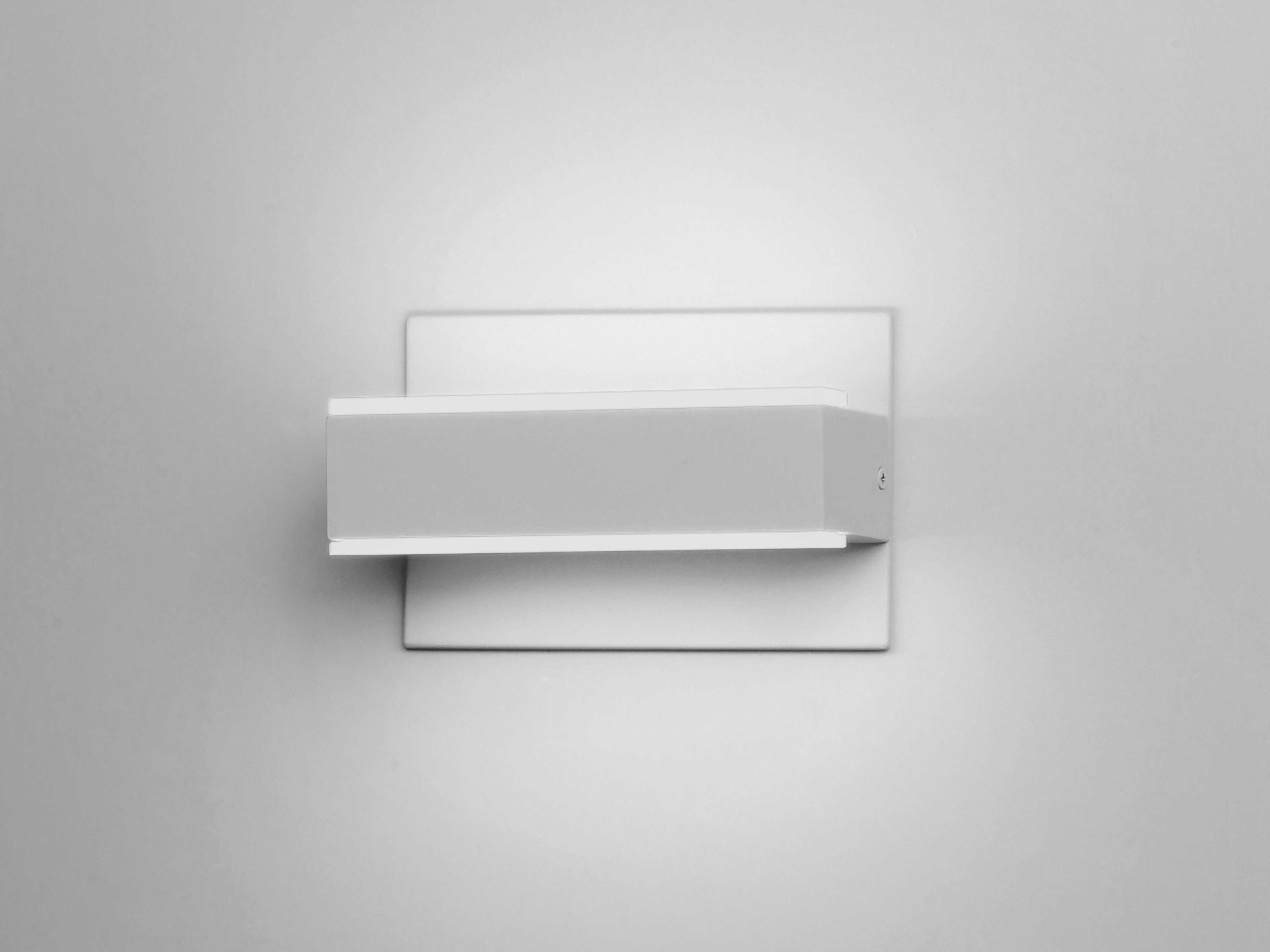 ET2 5-Light White LED Wall Sconce