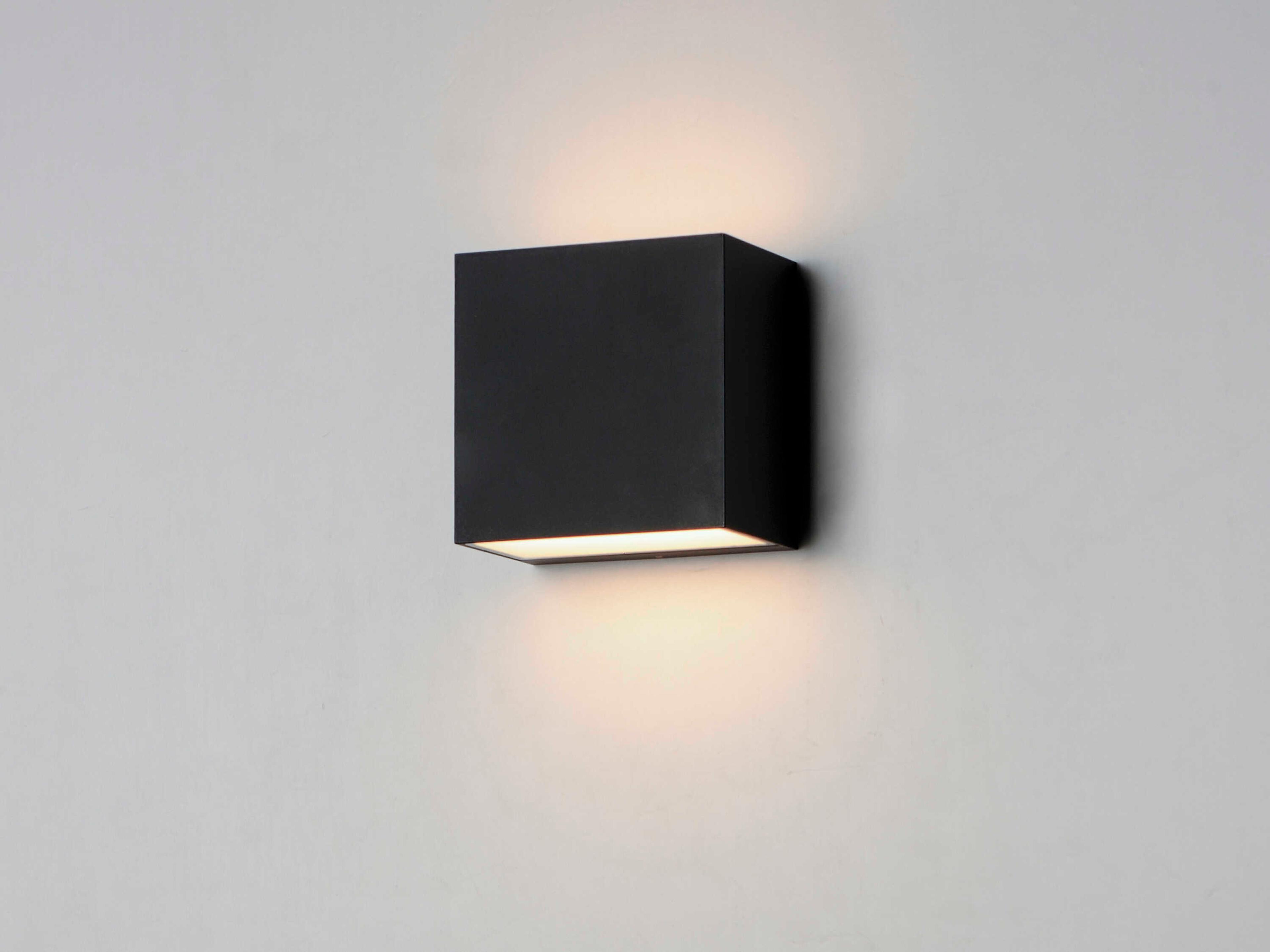 ET2 Blok 2 - Light Outdoor Wall Light