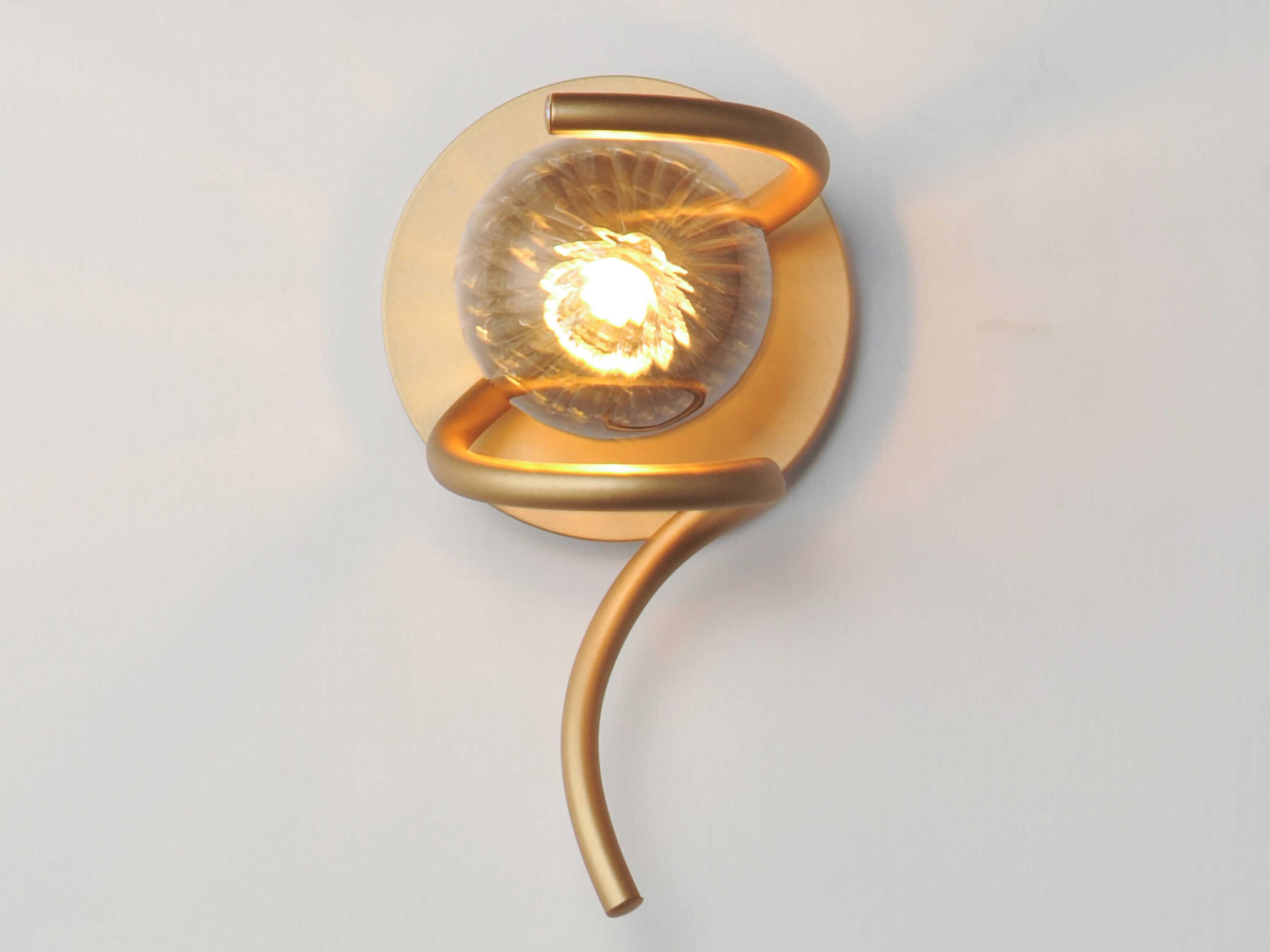 ET2 1-Light Gold Wall Sconce
