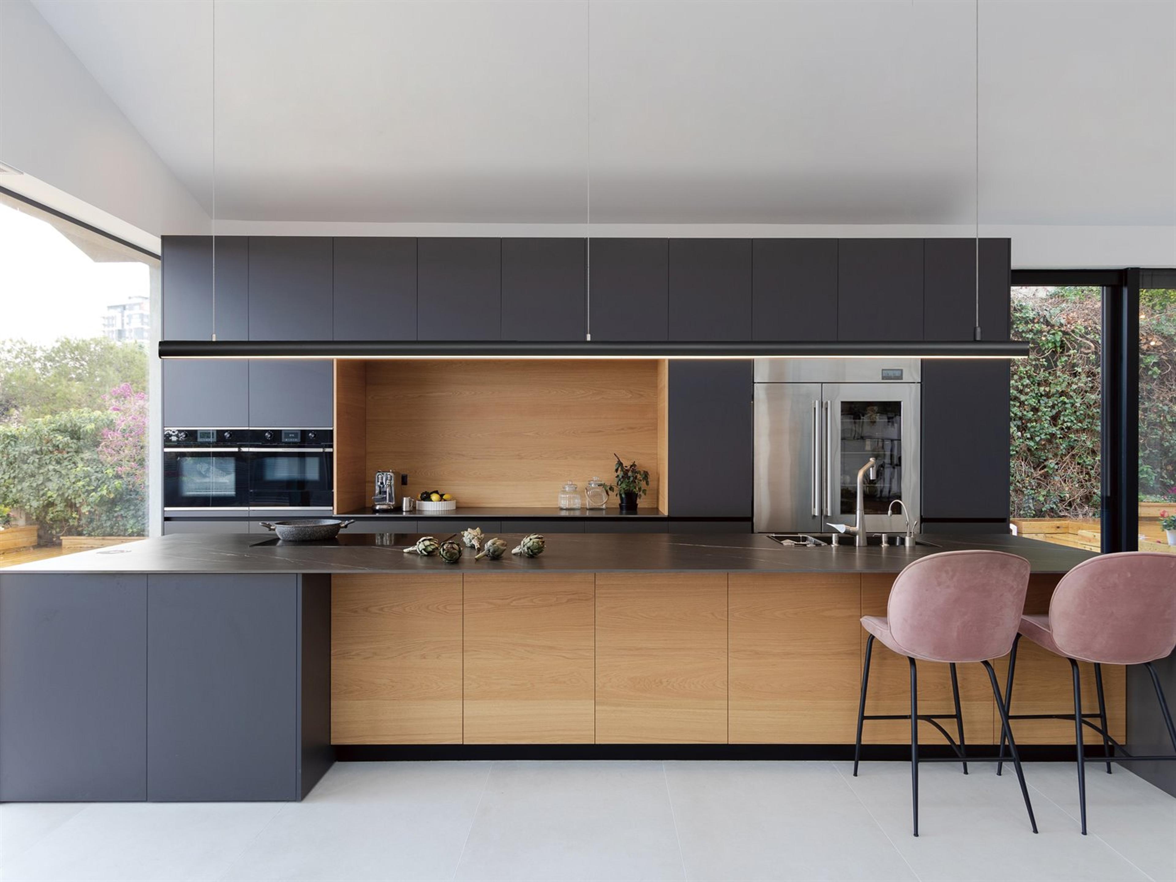 ET2 Continuum 1-Light Black LED Linear Island Pendant