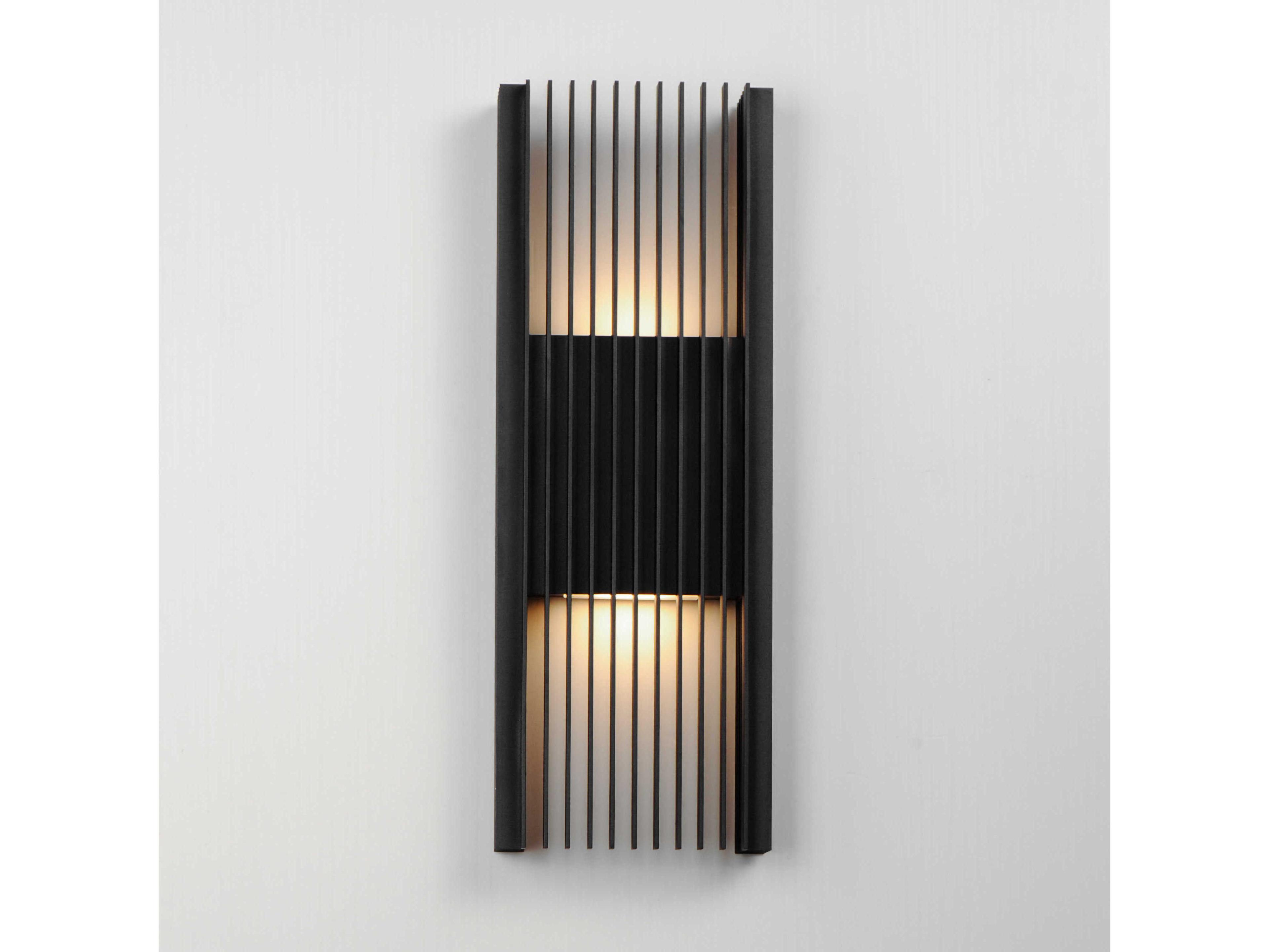 ET2 Rampart 2 - Light Outdoor Wall Light