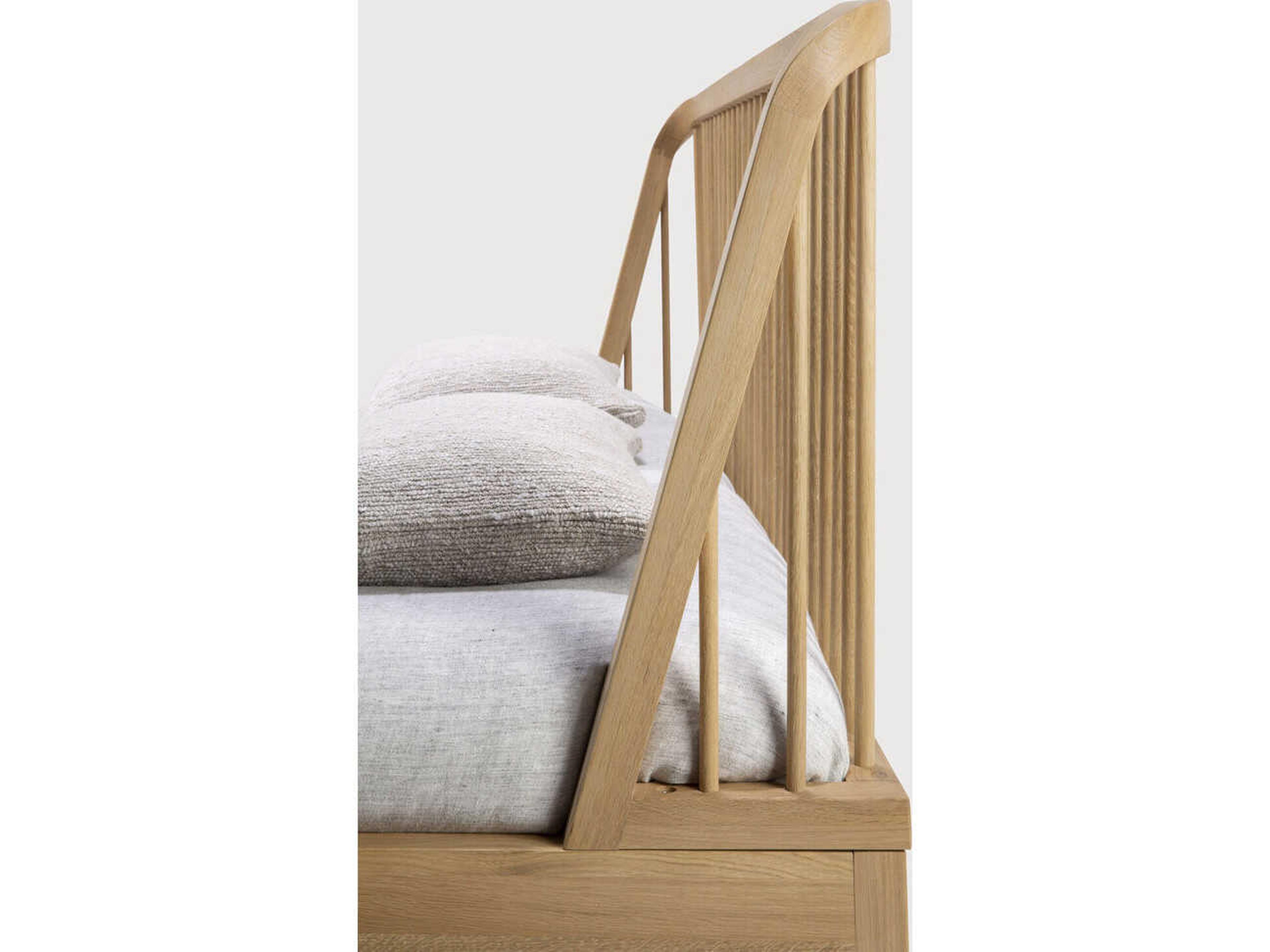 Ethnicraft Spindle Oak Bed