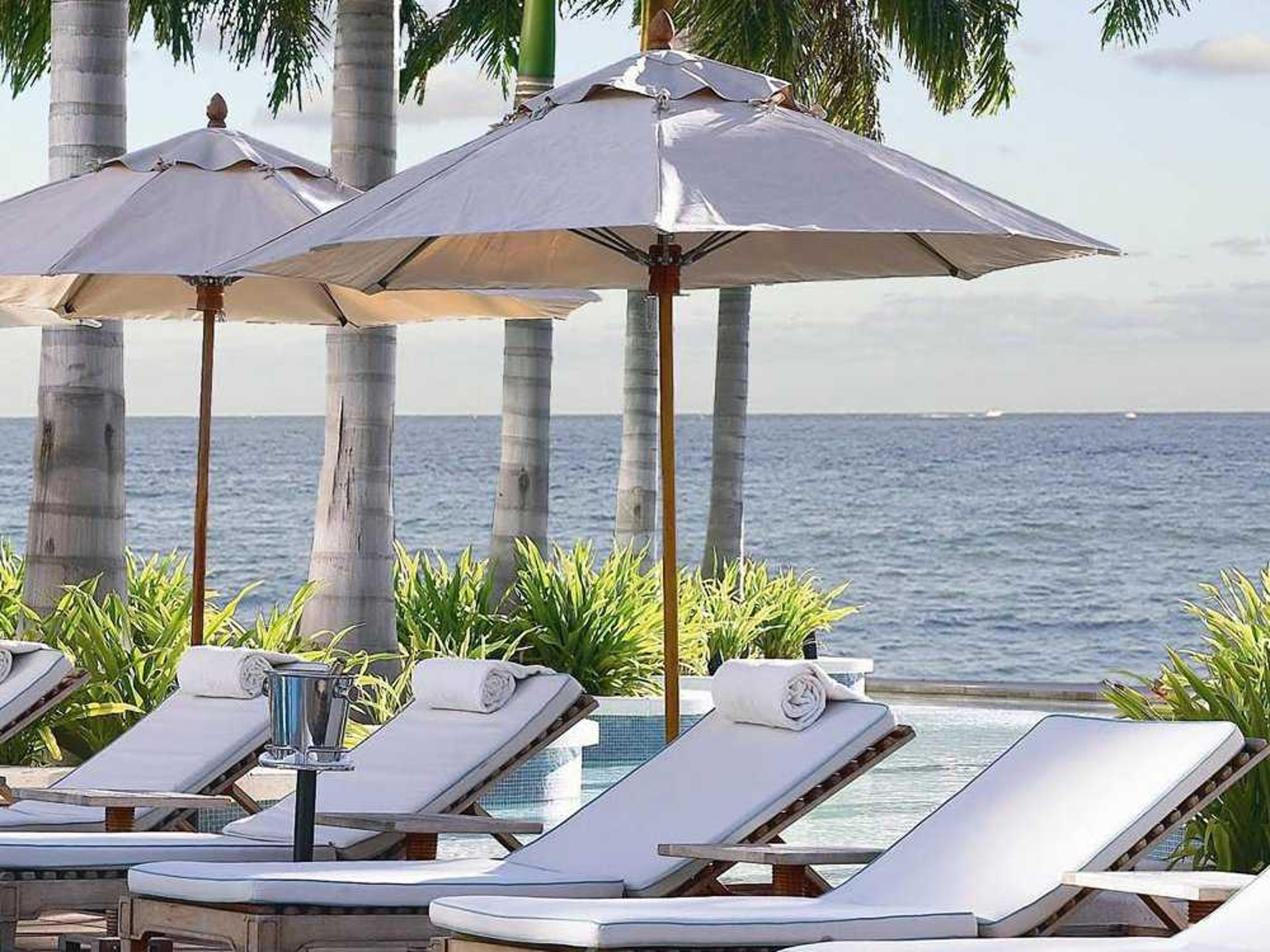 Fiberbuilt Bridgewater Fiber Teak 11 Foot Octagon Pulley Wood Outdoor Patio Umbrella