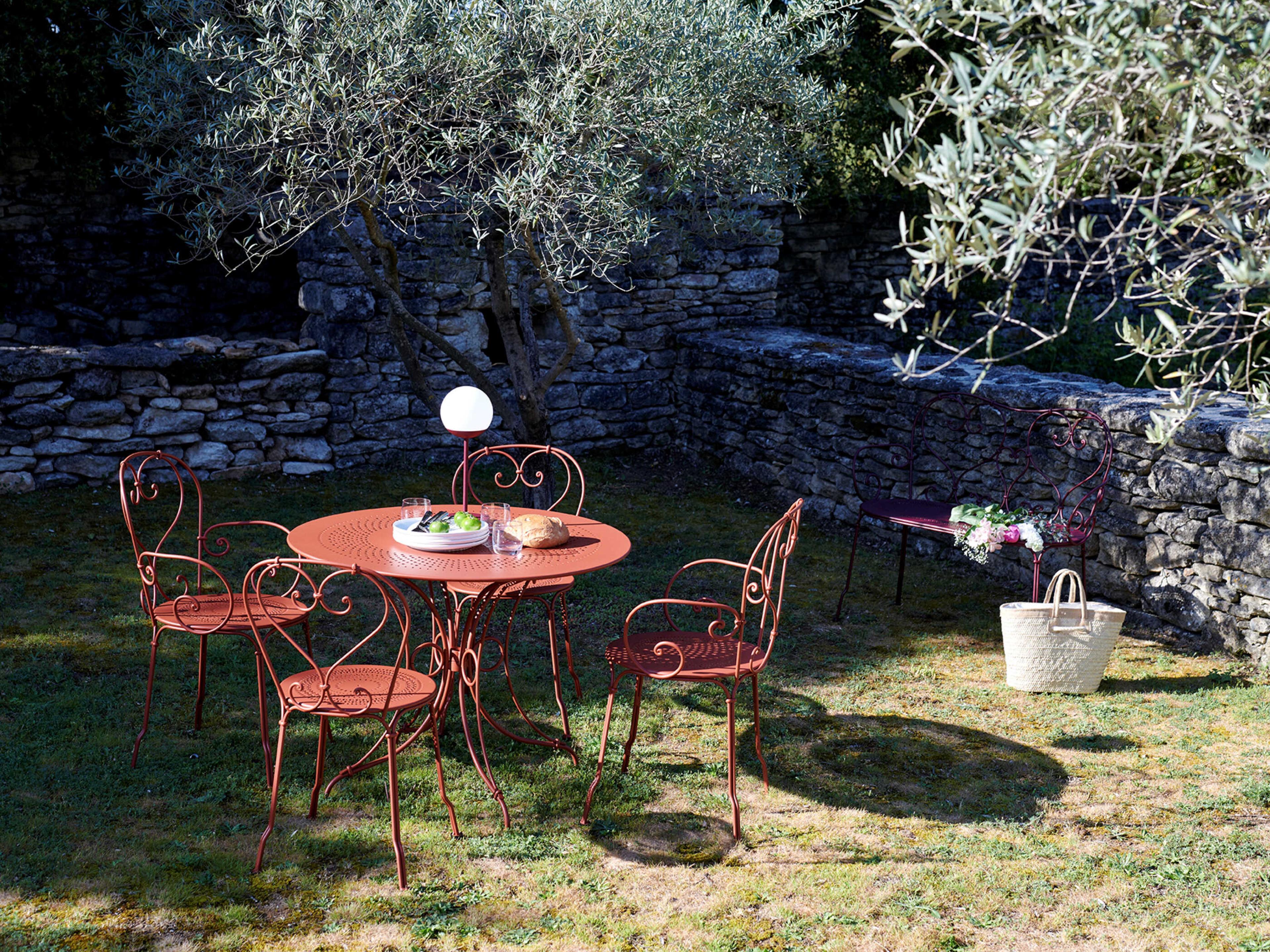 1900 Steel Dining Set