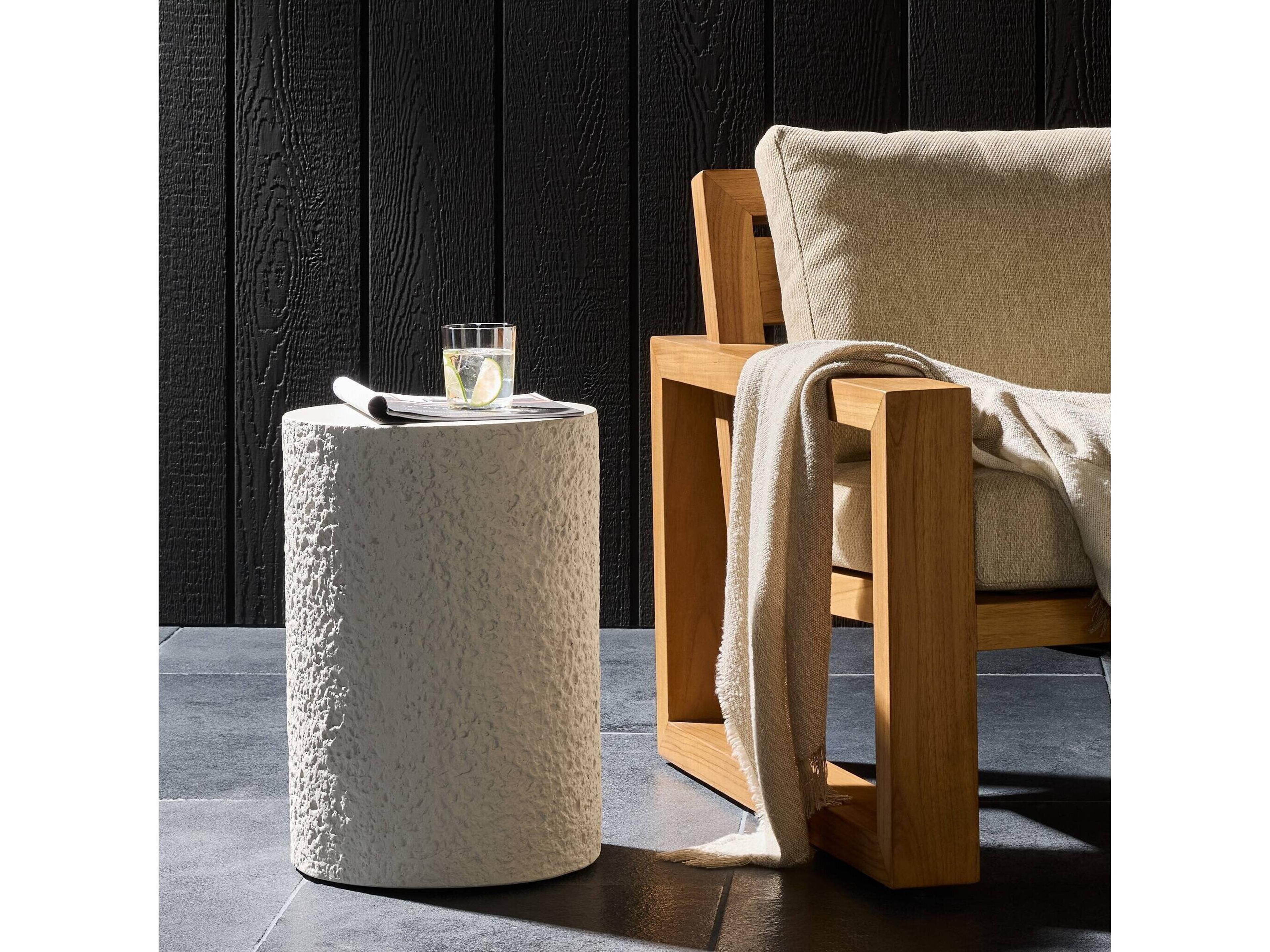 Globetrotter Outdoor Blanc White / Matte Concrete Round End Table